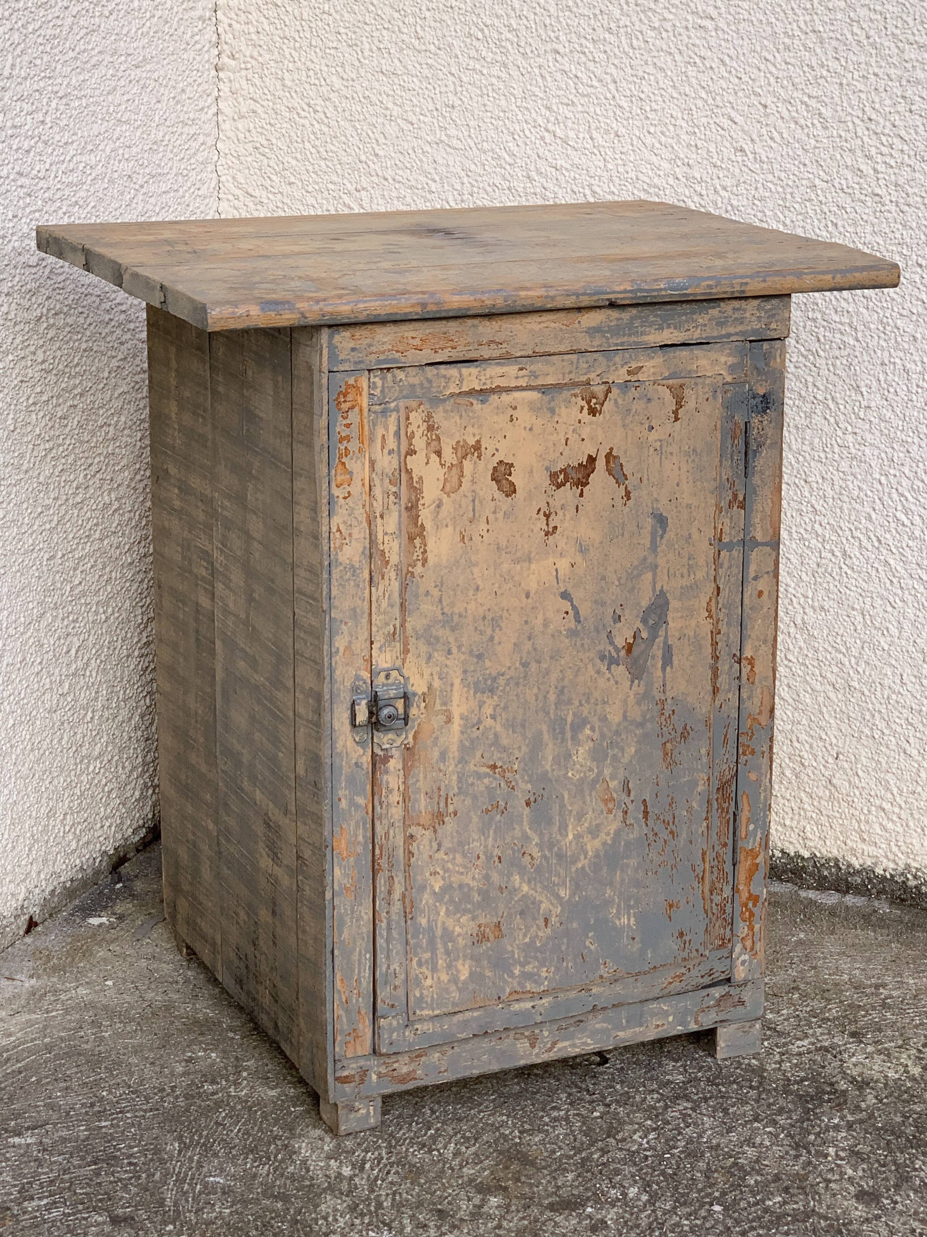 Parisian workshop buffet with patina 1940