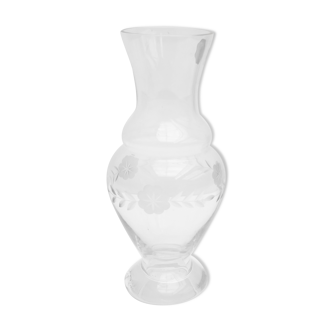 Vase en verre taillé