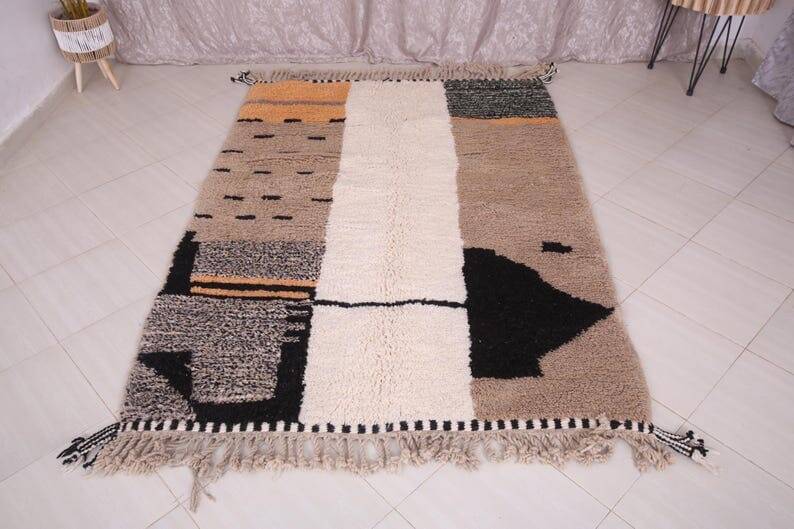 Handwoven pure wool rug, size 250 x 250 cm.