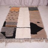 Handwoven pure wool rug, size 250 x 250 cm.