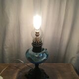 Lampe à pétrole bleue et pied laiton, électrifiée
