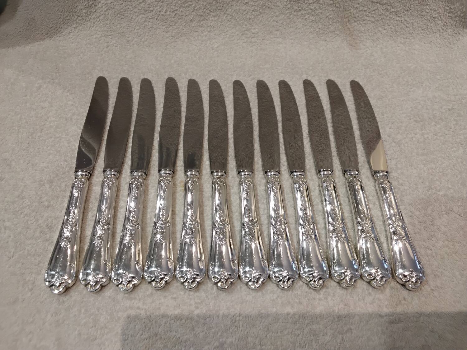 12 silver-plated metal table knives St Medard rocaille Florian