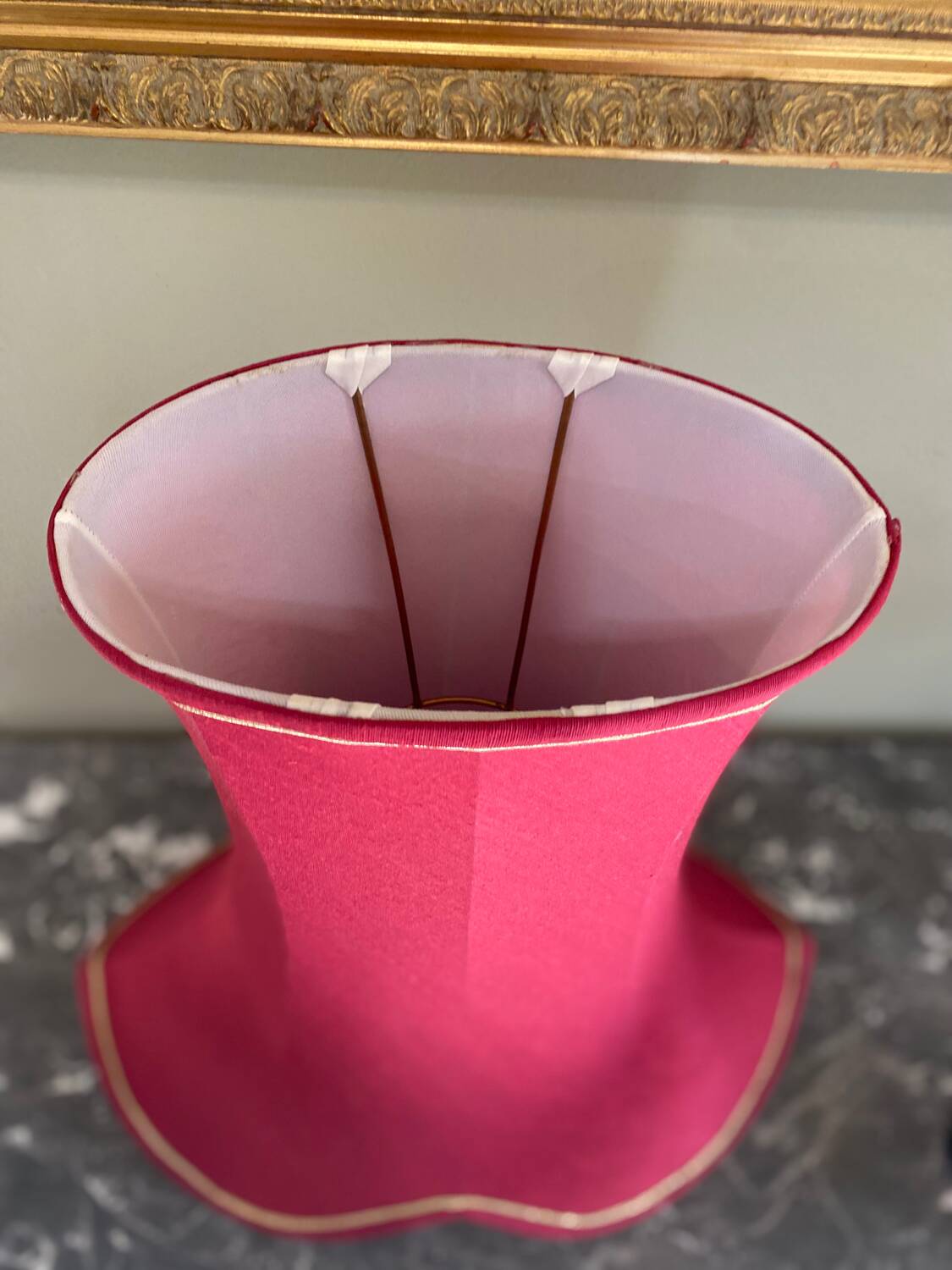 Lampshade in pinkish-burgundy fabric