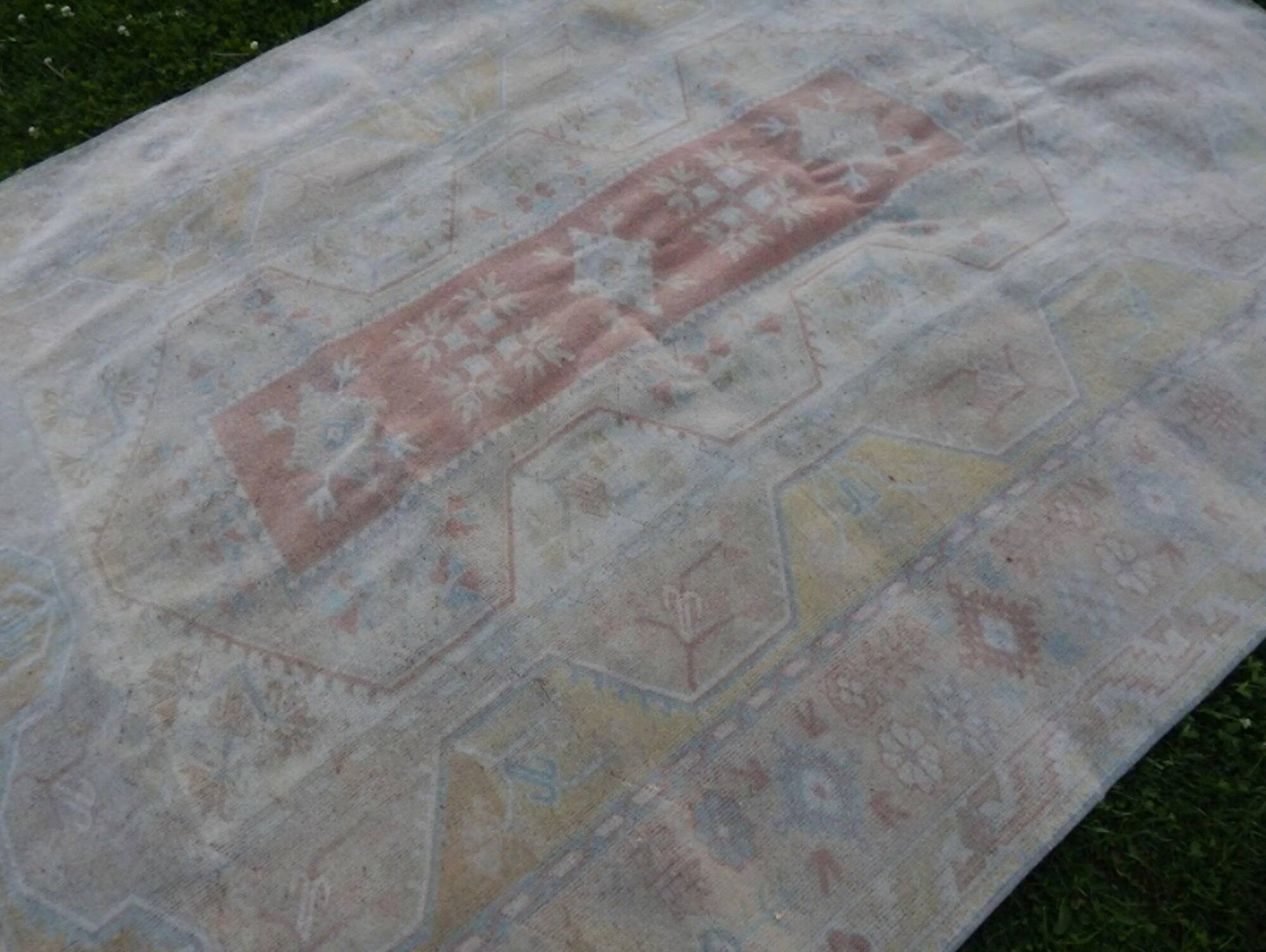 Vintage Turkish rug handmade 196x274 cm