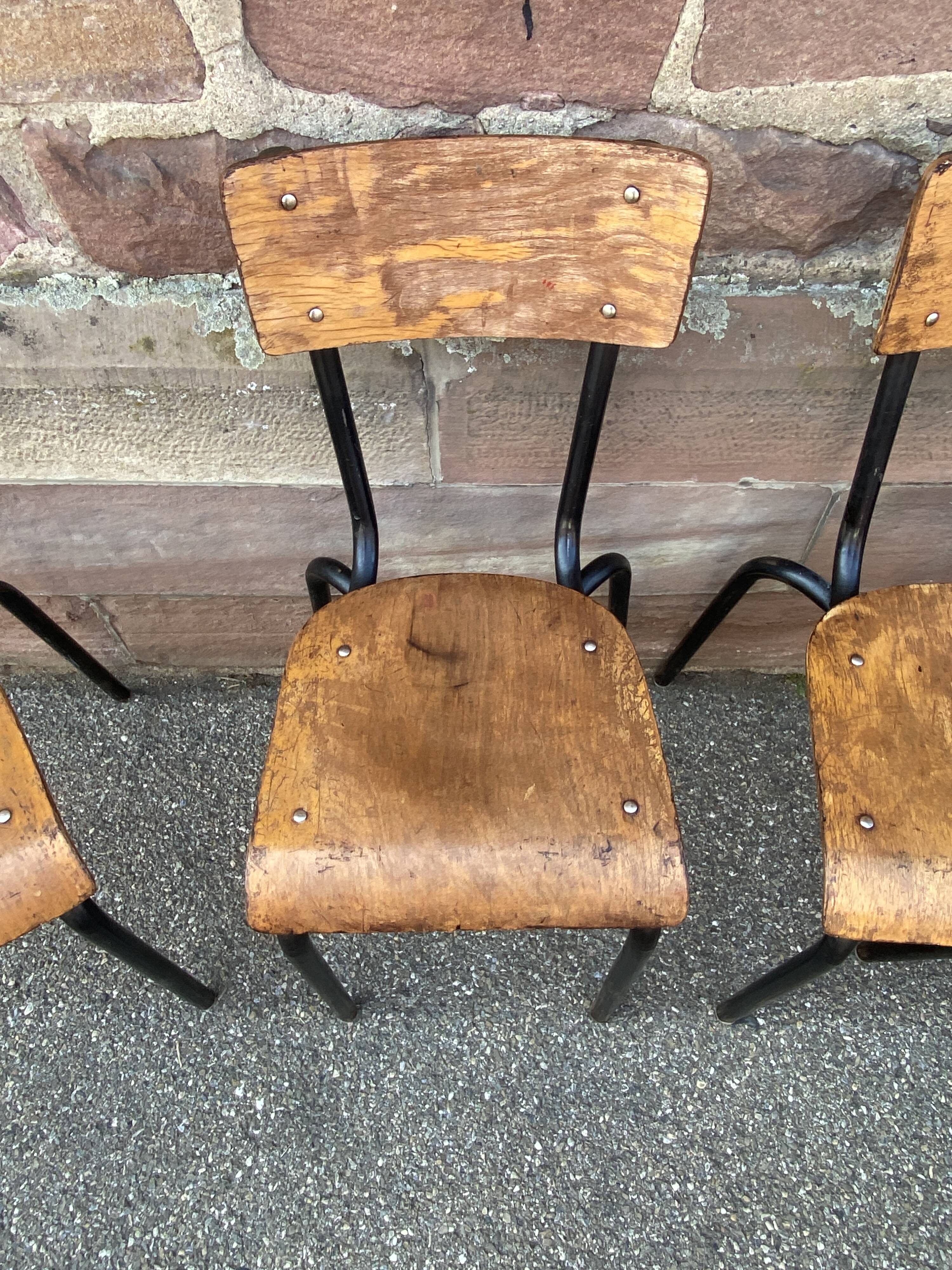 10 chaises d'école en métal et bois, 1960
