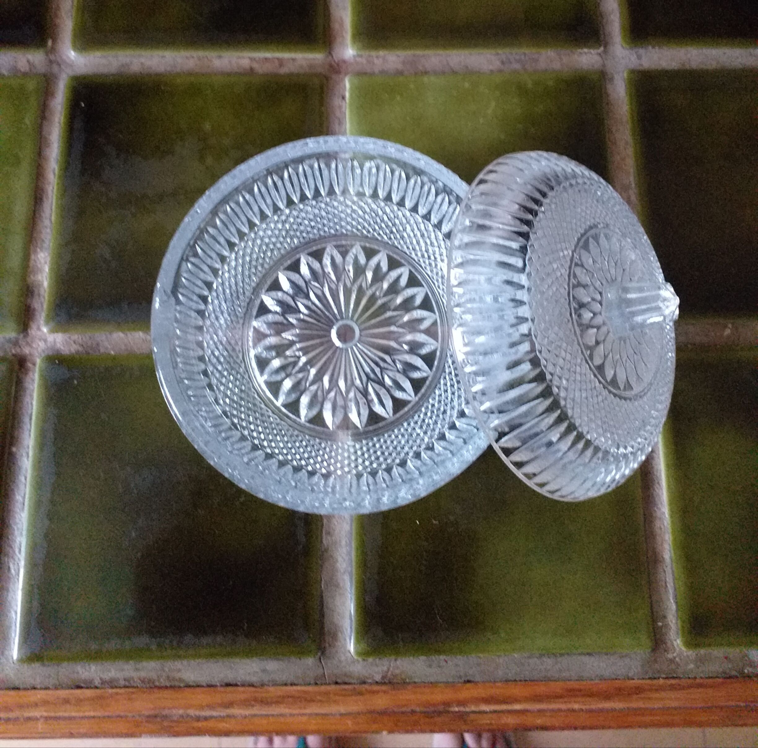 Sucrier en verre moulé ciselé