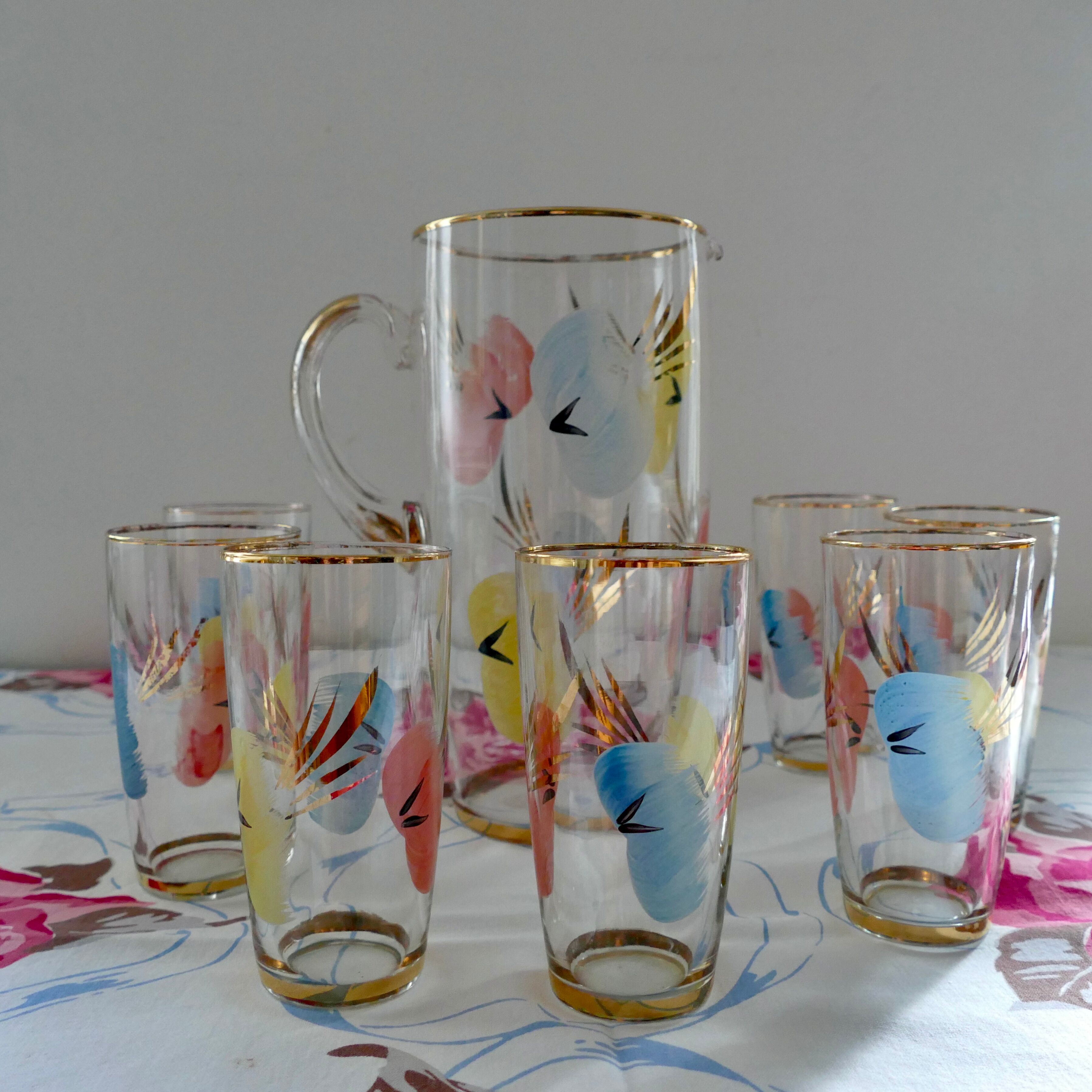 Service glasses and carafe