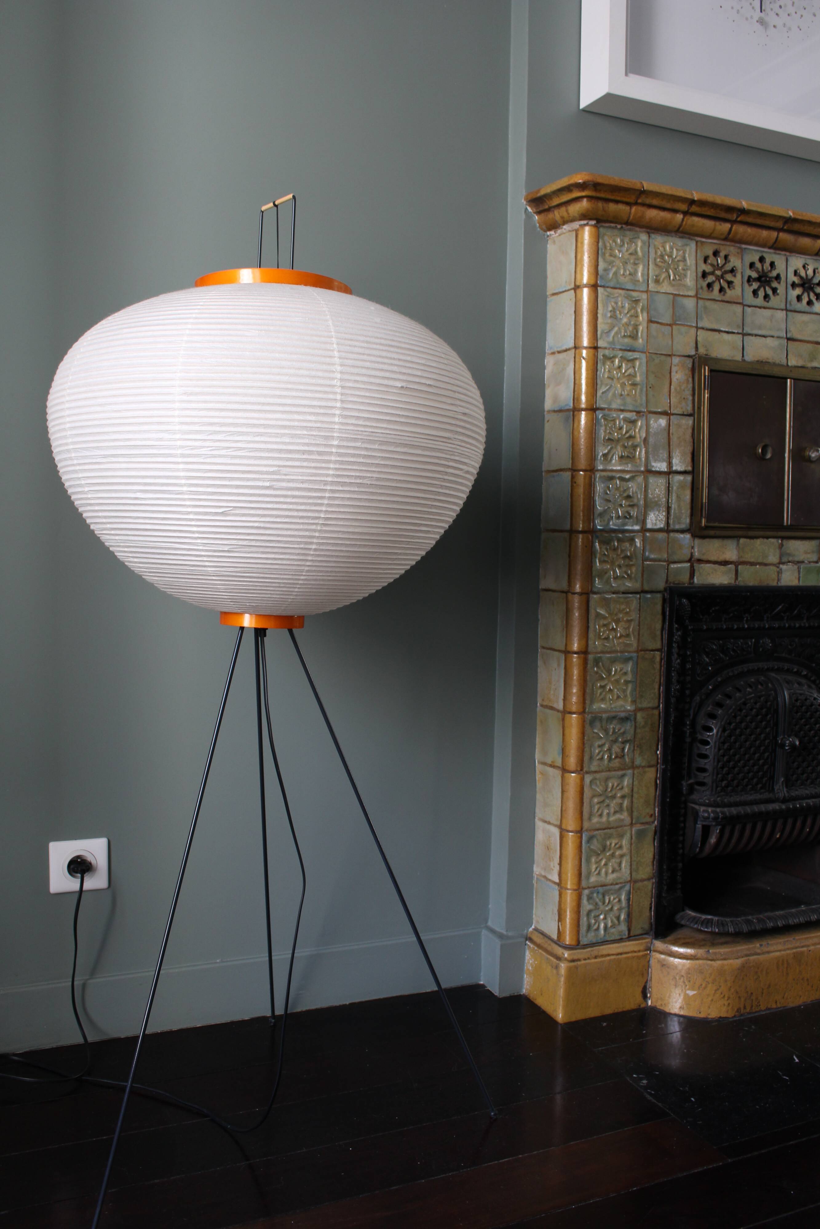 Lampadaire Akari 10A de Isamu Noguchi