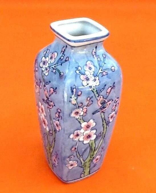 Asian porcelain vase with trendy bird decor / lotus flowers