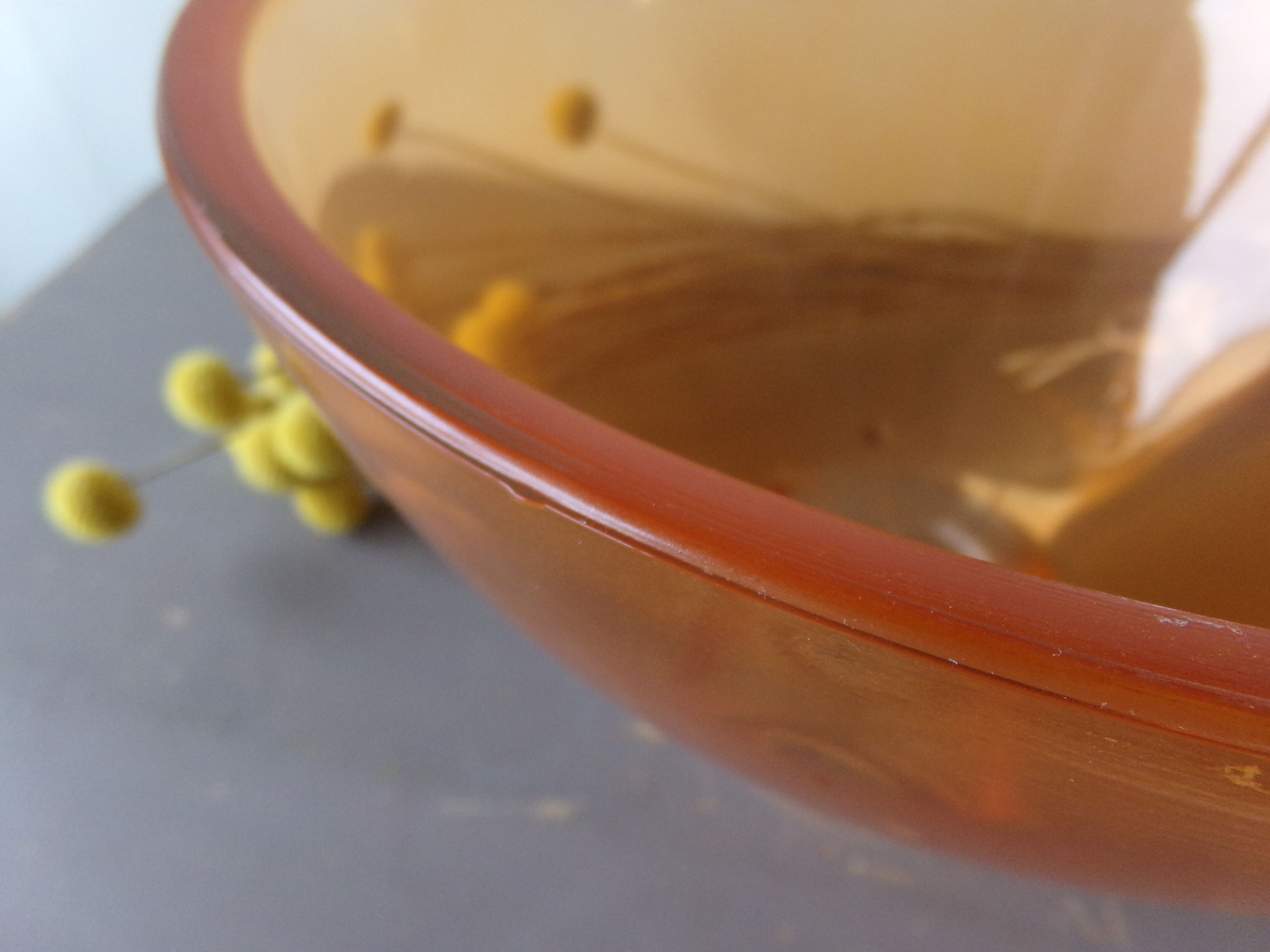 Suspension dome en verre orange