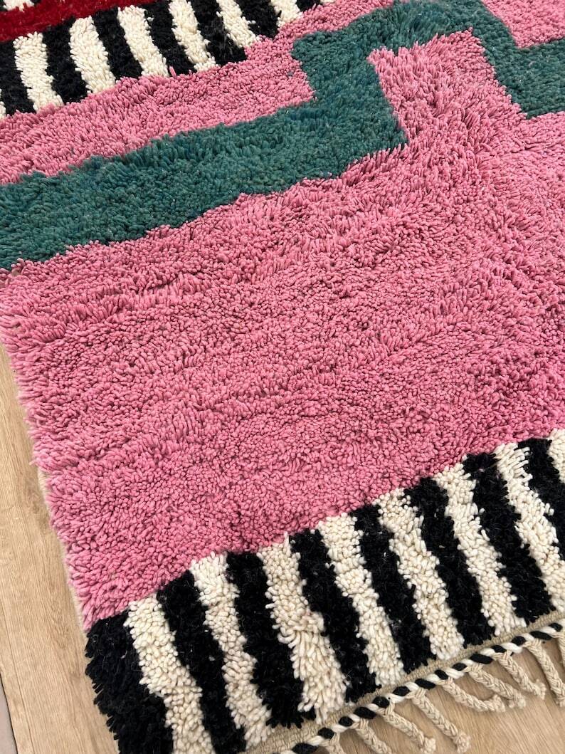 Traditional handwoven Berber rug, size 145 x 255 cm