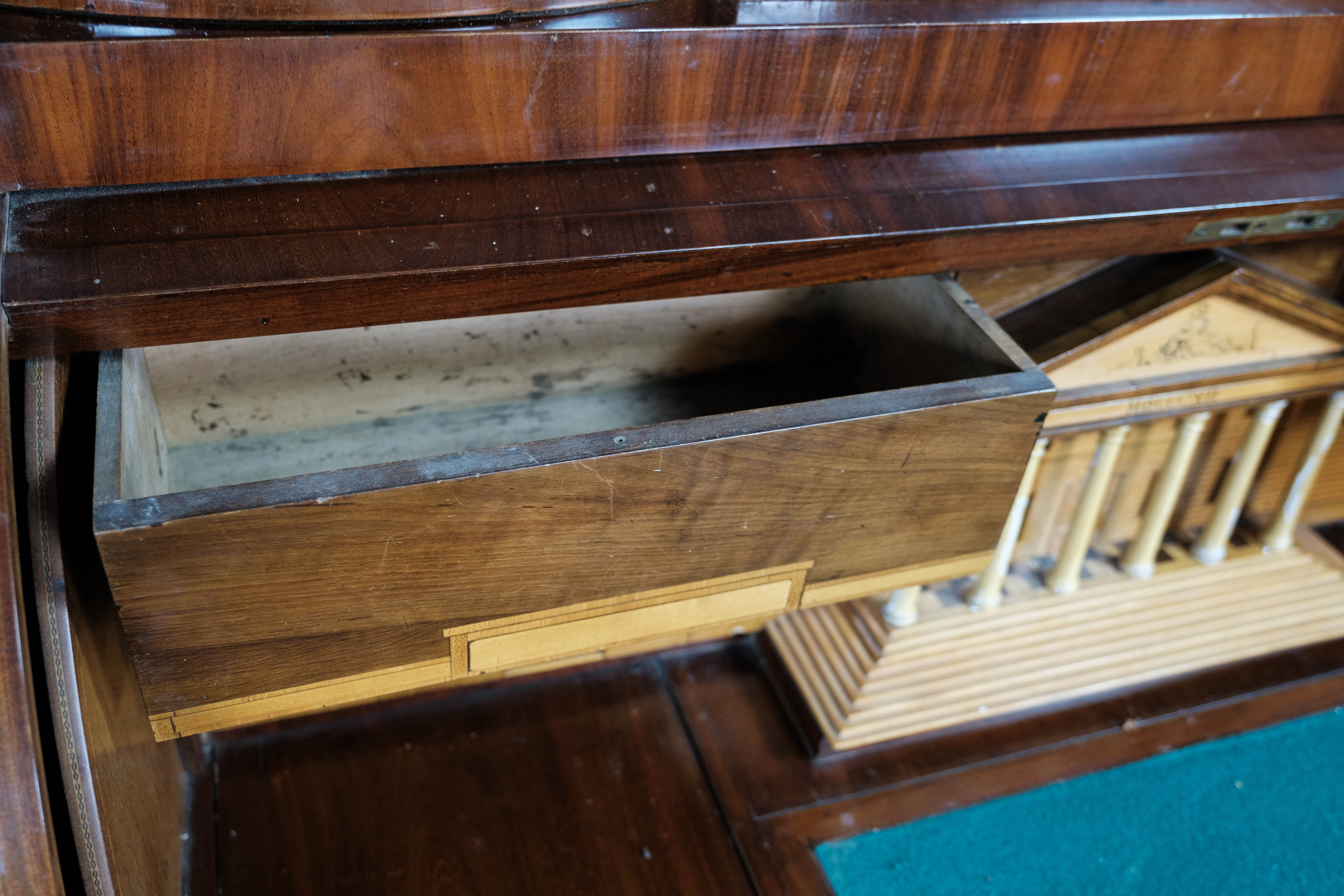 Empire bureau of polished mahogany with inlaid wood, 1840s