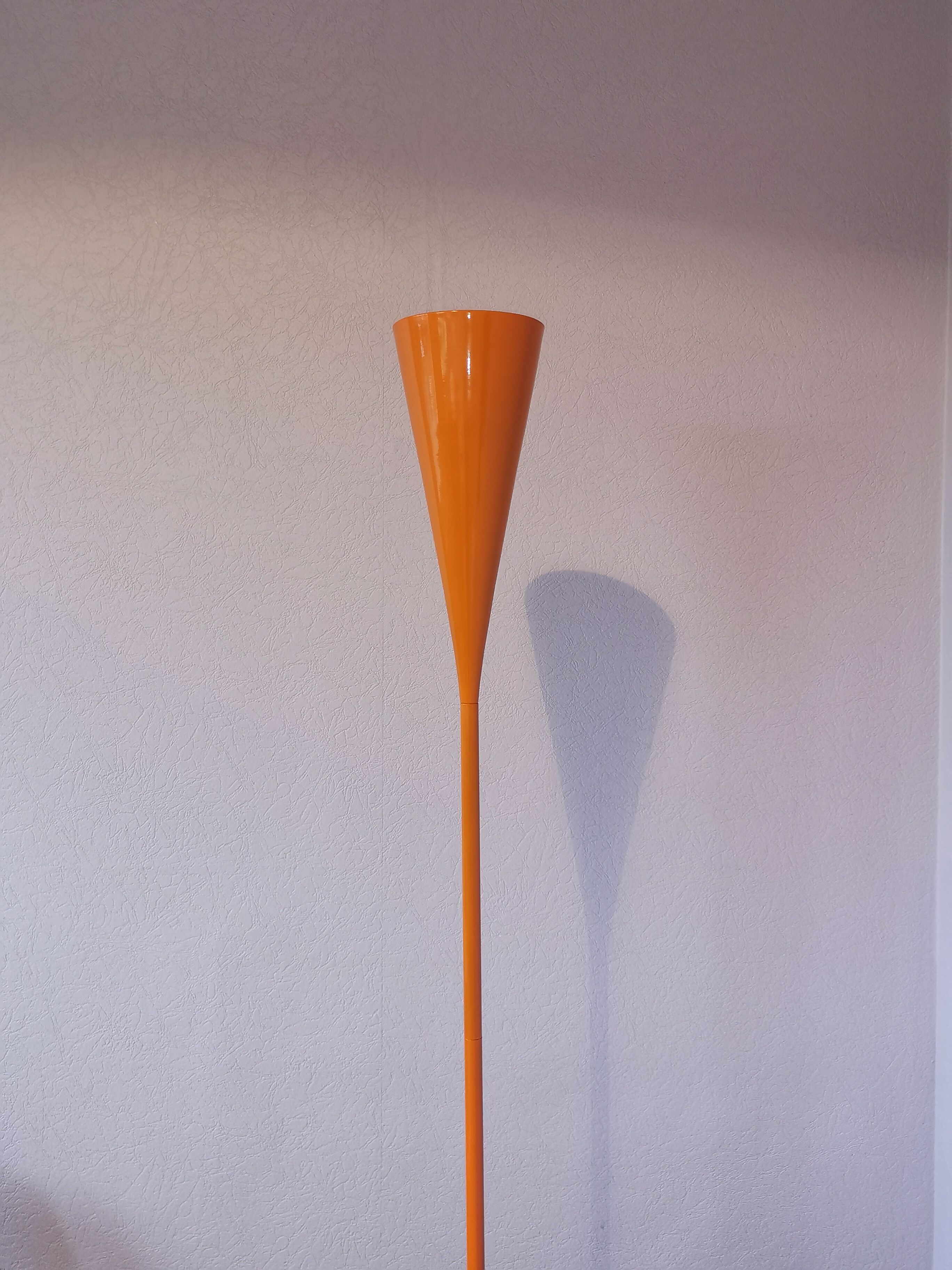 Lampadaire orange sablier postmoderne 1980