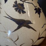 Porcelain lamp in the Indochinese style enhanced with gilding