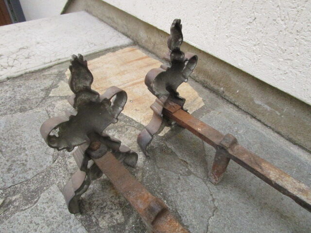 Paire de chenets anciens en acier et bronze