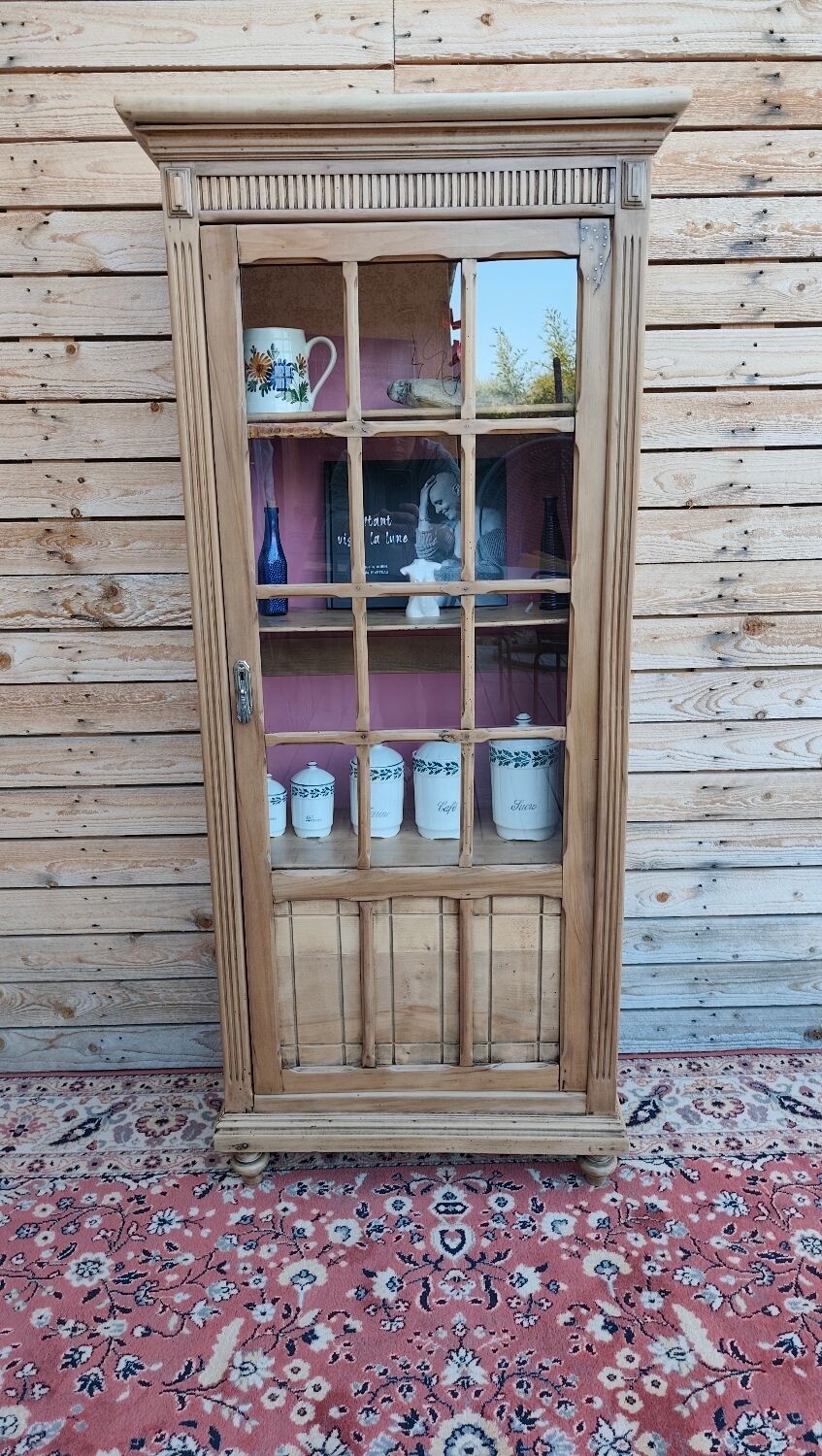 Parisian showcase - pink flamingo