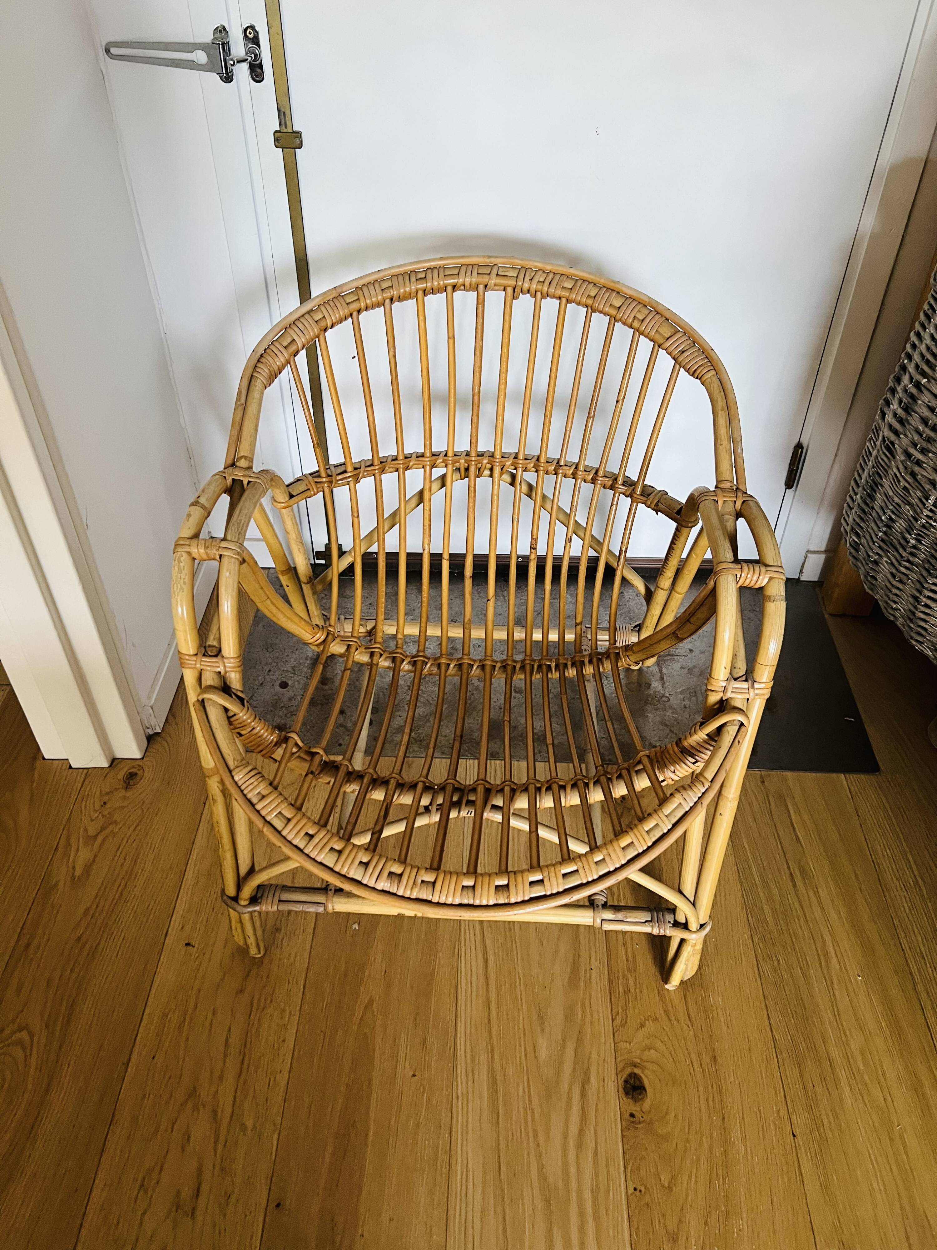 Un fauteuil en cannage  (année 60)