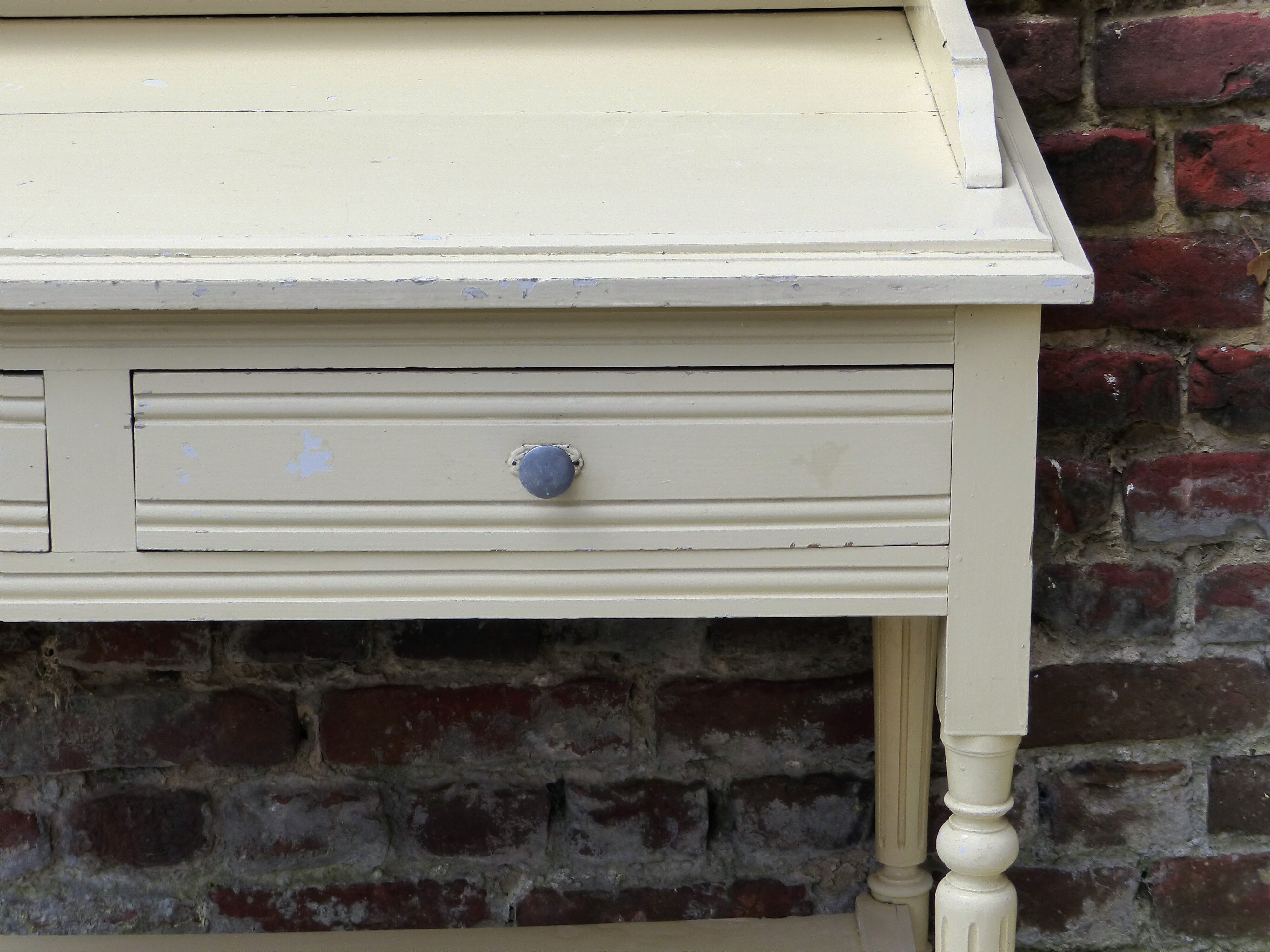 Dressing table toilet