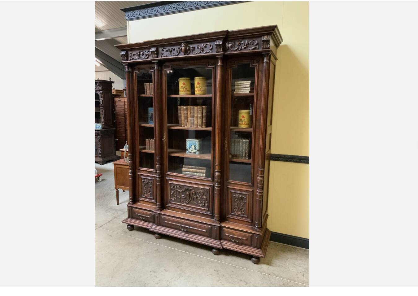 Antique Neo-Renaissance bookcase, display cabinet, walnut