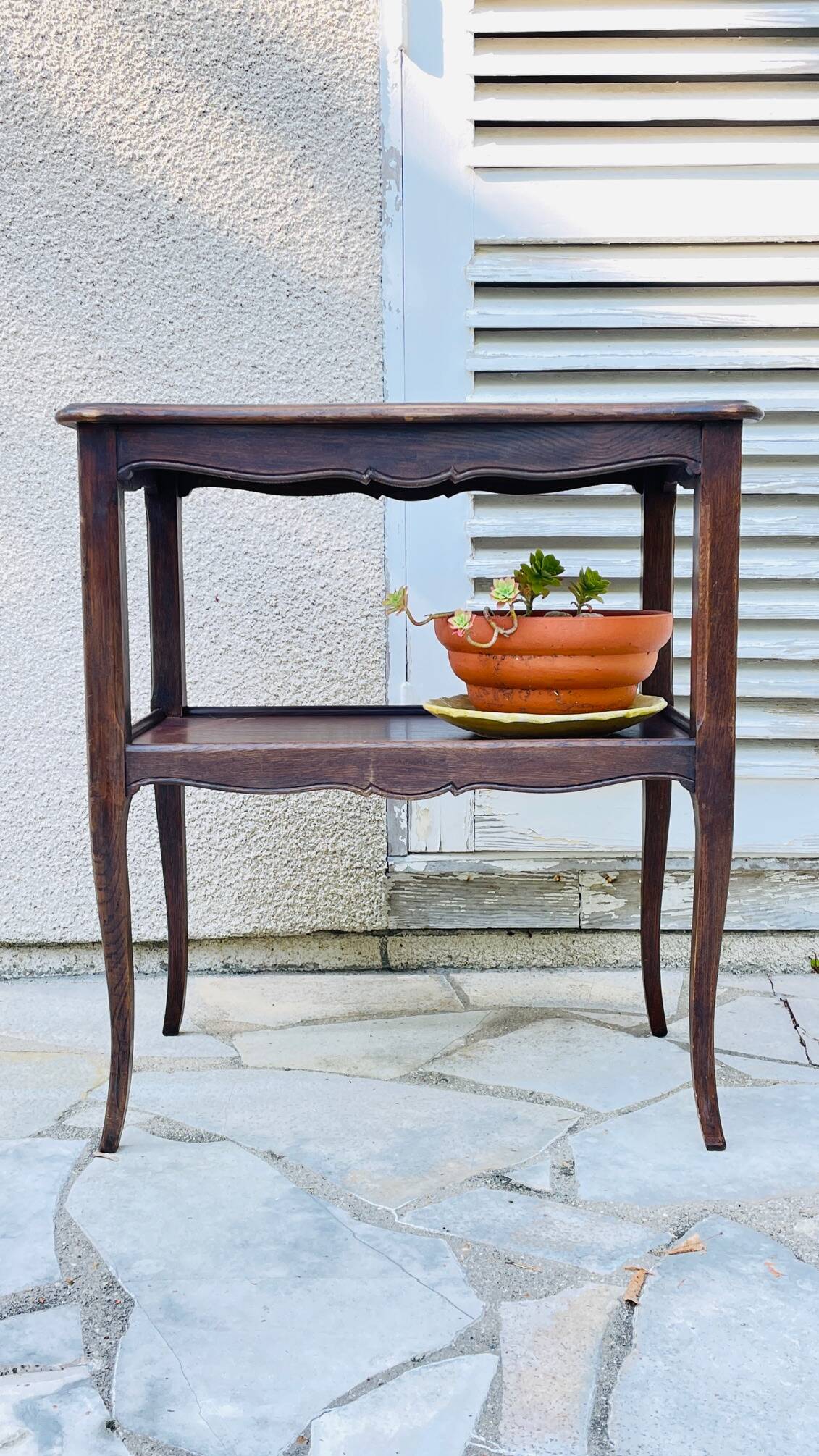 Dessert shelf curved legs vintage