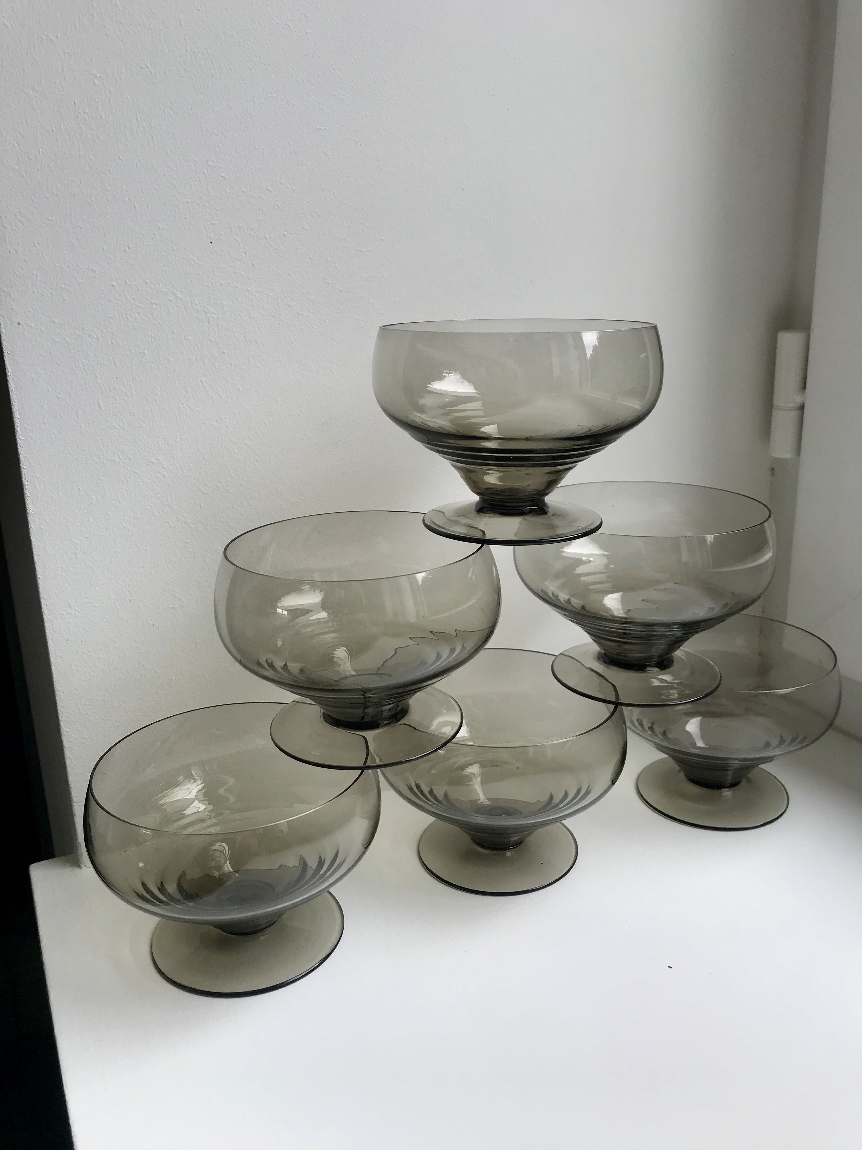 Set of 6 art deco design champagne glasses in smoked glass 30s-40s