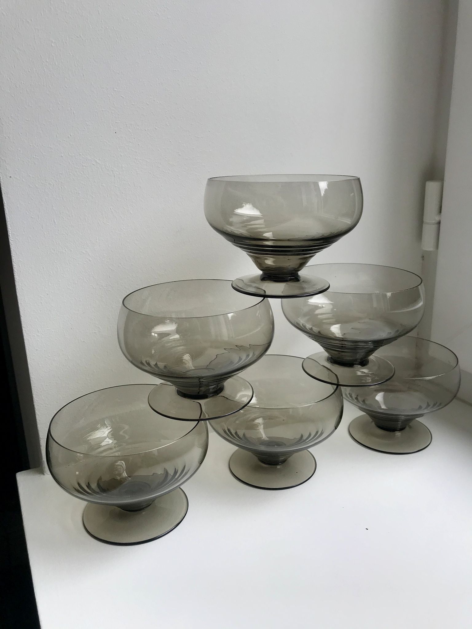 Set of 6 art deco design champagne glasses in smoked glass 30s-40s