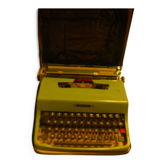 Machine à ecrire Olivetti lettera 32
