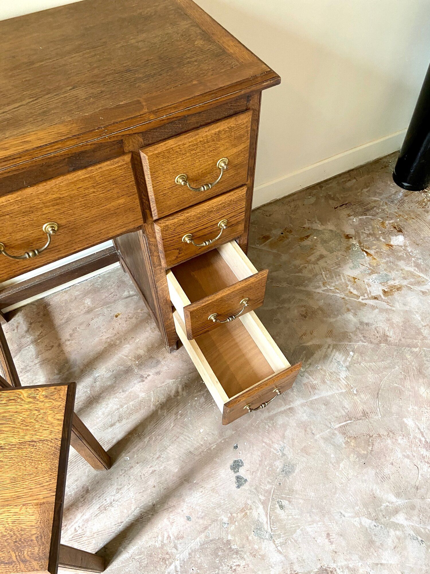 Desk 5 drawers and stool in dark ☐ wood 72 x 40 cm