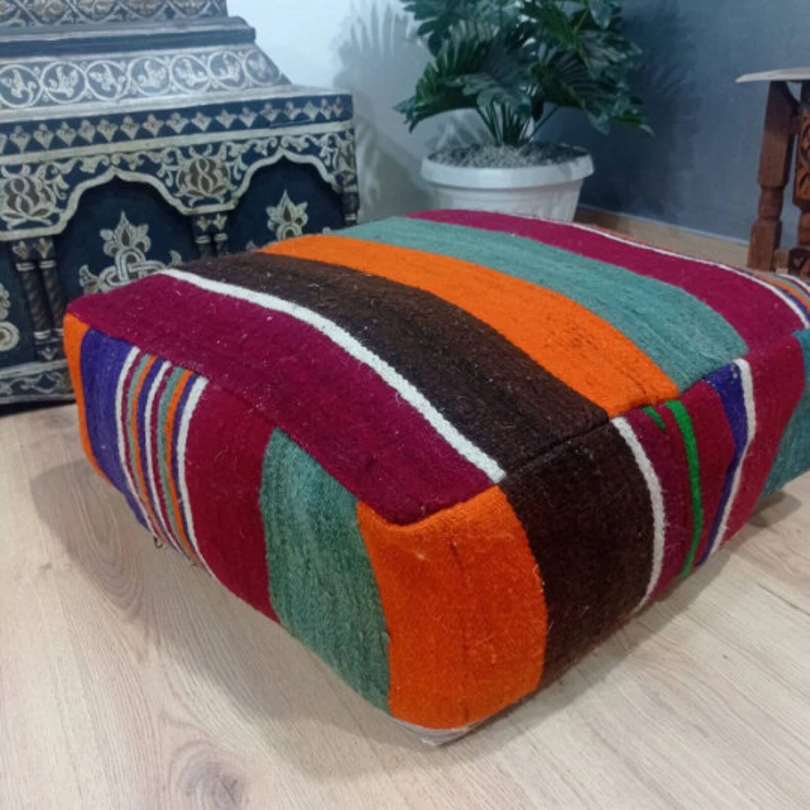 Handmade Berber pouf in wool 60 X 60 X 20 CM