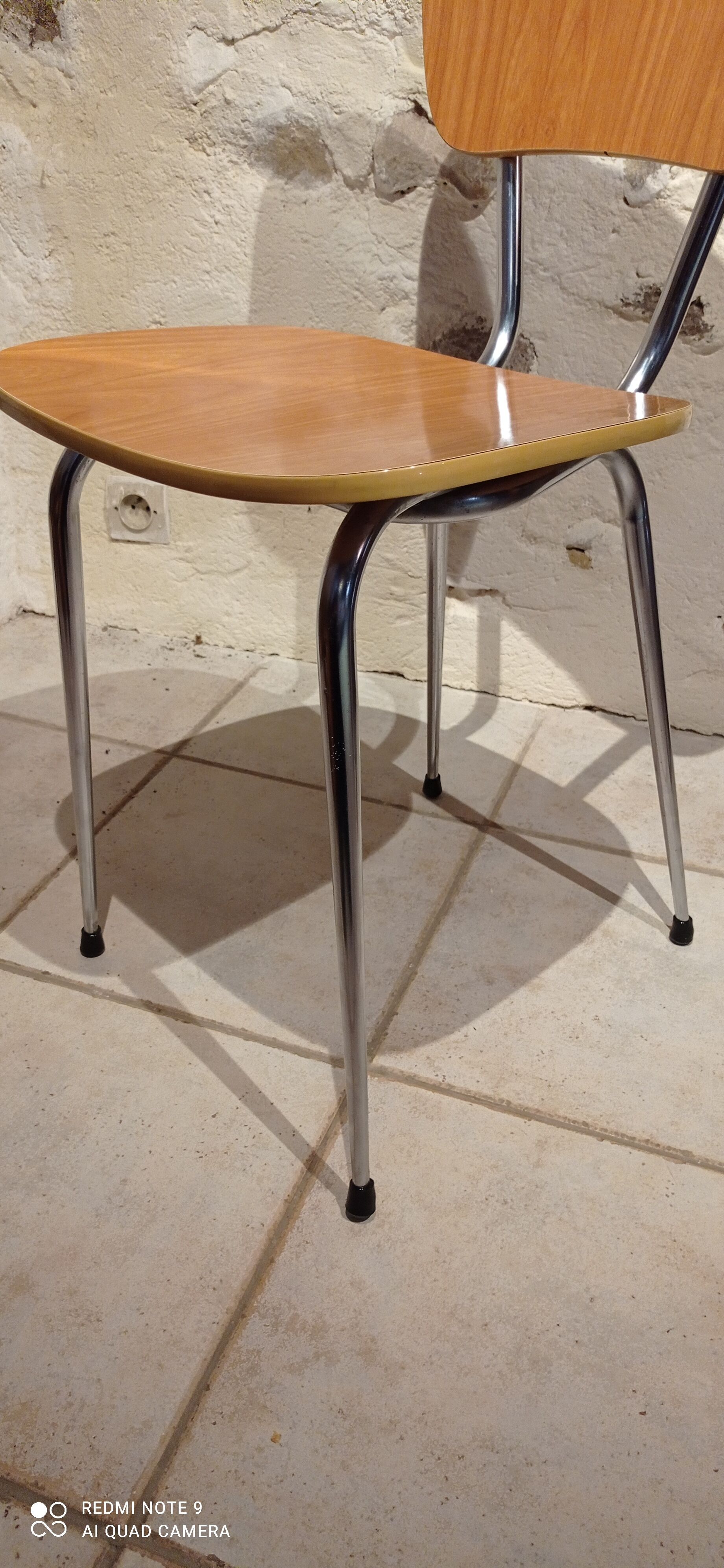 Griffon formica chair