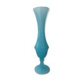 Vase en opaline bleu