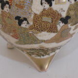 Tripod vase