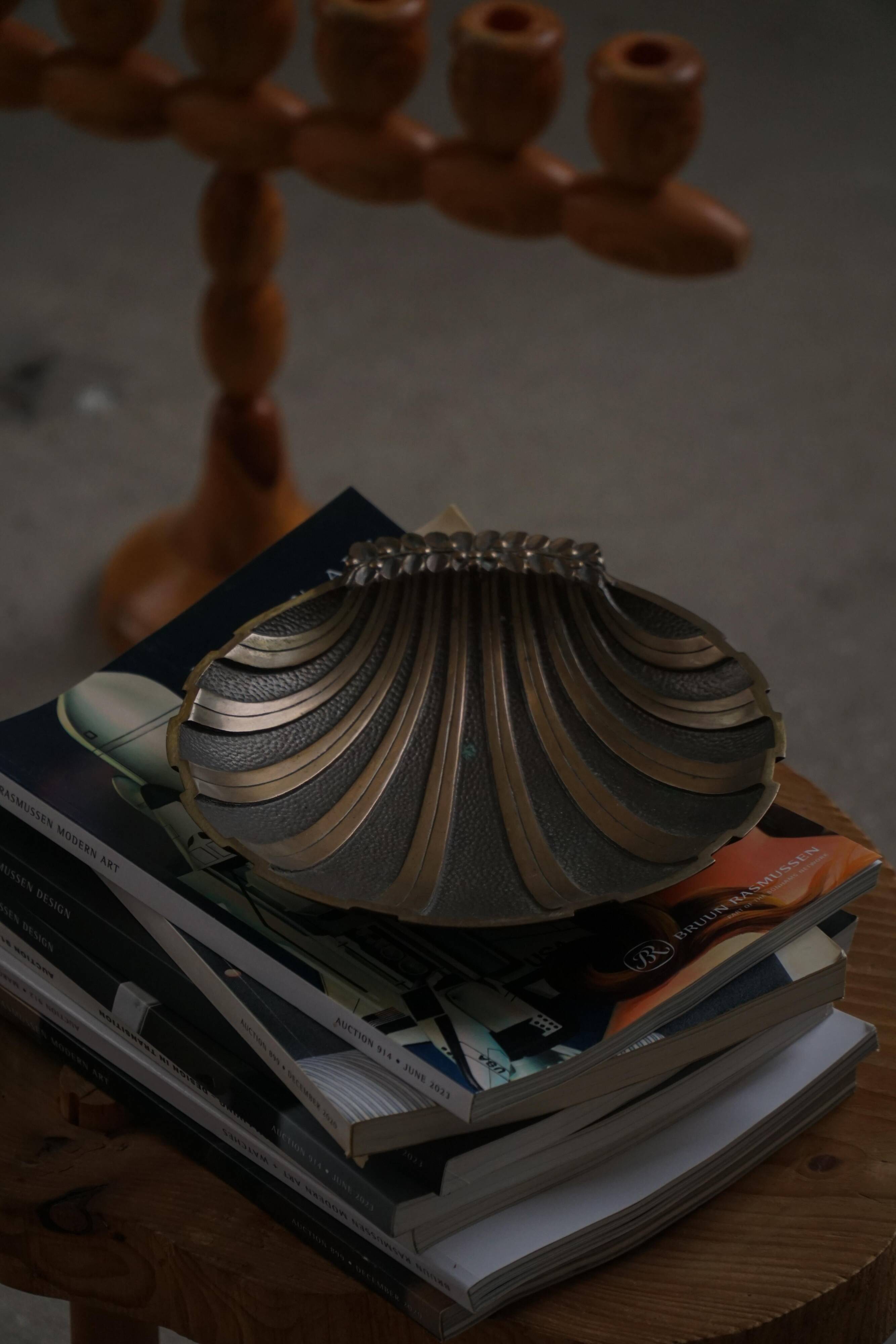 Danish Art Deco decorative shell bowl in bronze, 1930s–1940s.