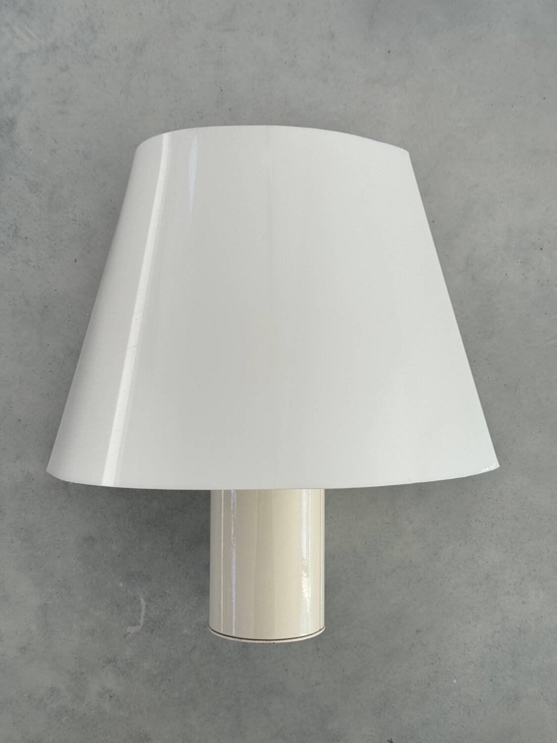 Lampe applique harvey guzzini design italien des années 1970