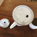 Enamelled sheet metal coffee maker with floral decoration