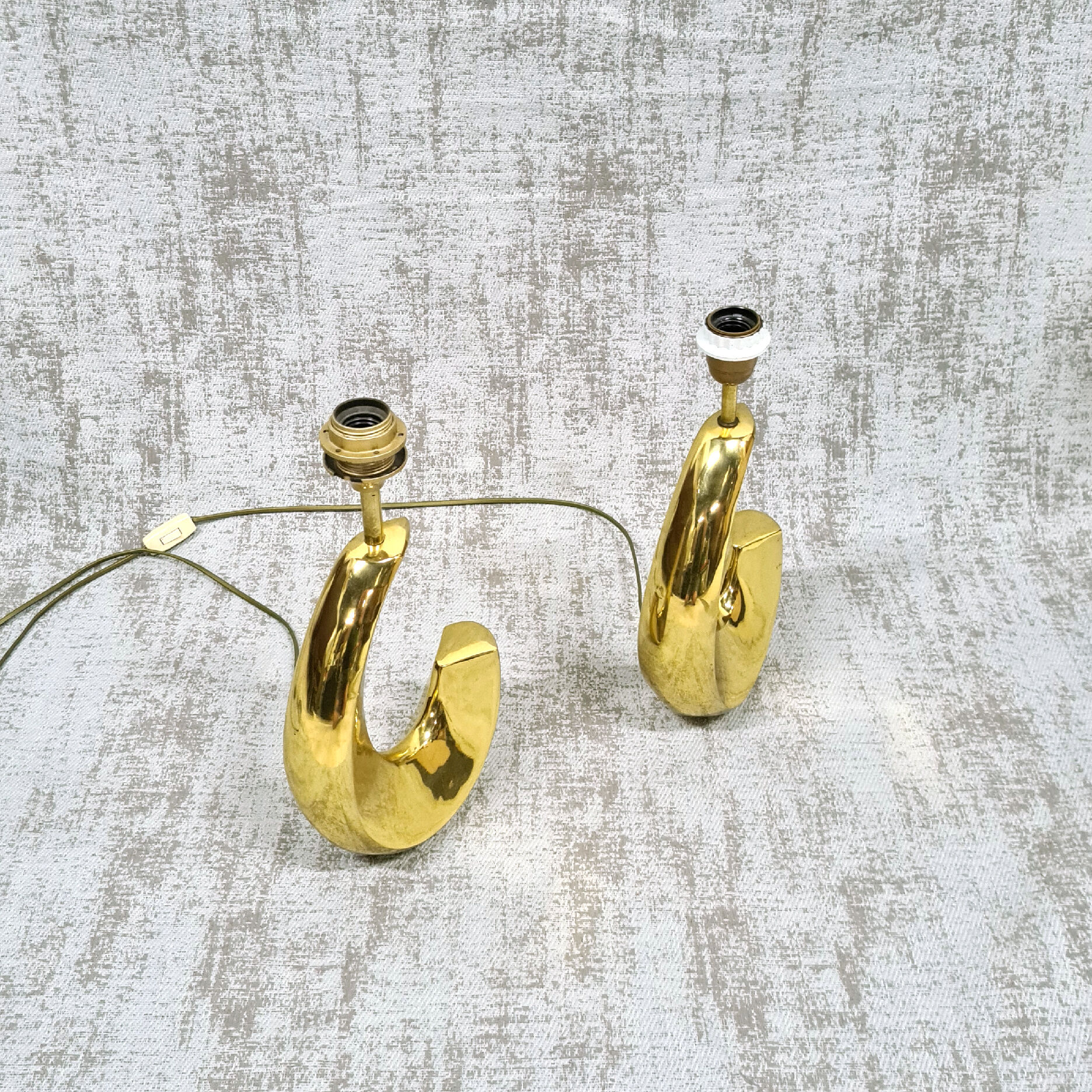 Ensemble de 2 pieds de lampe Hollywood Regency en laiton, années 1970