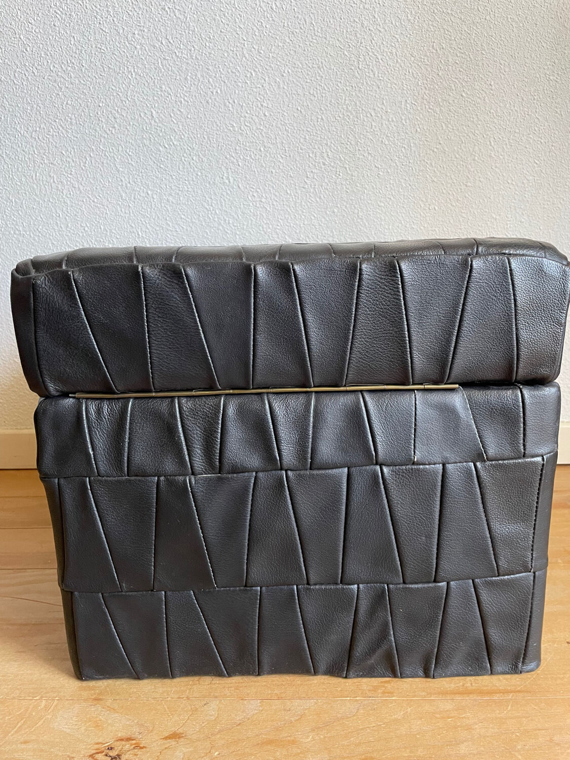 Black leather chest ottoman from Sède