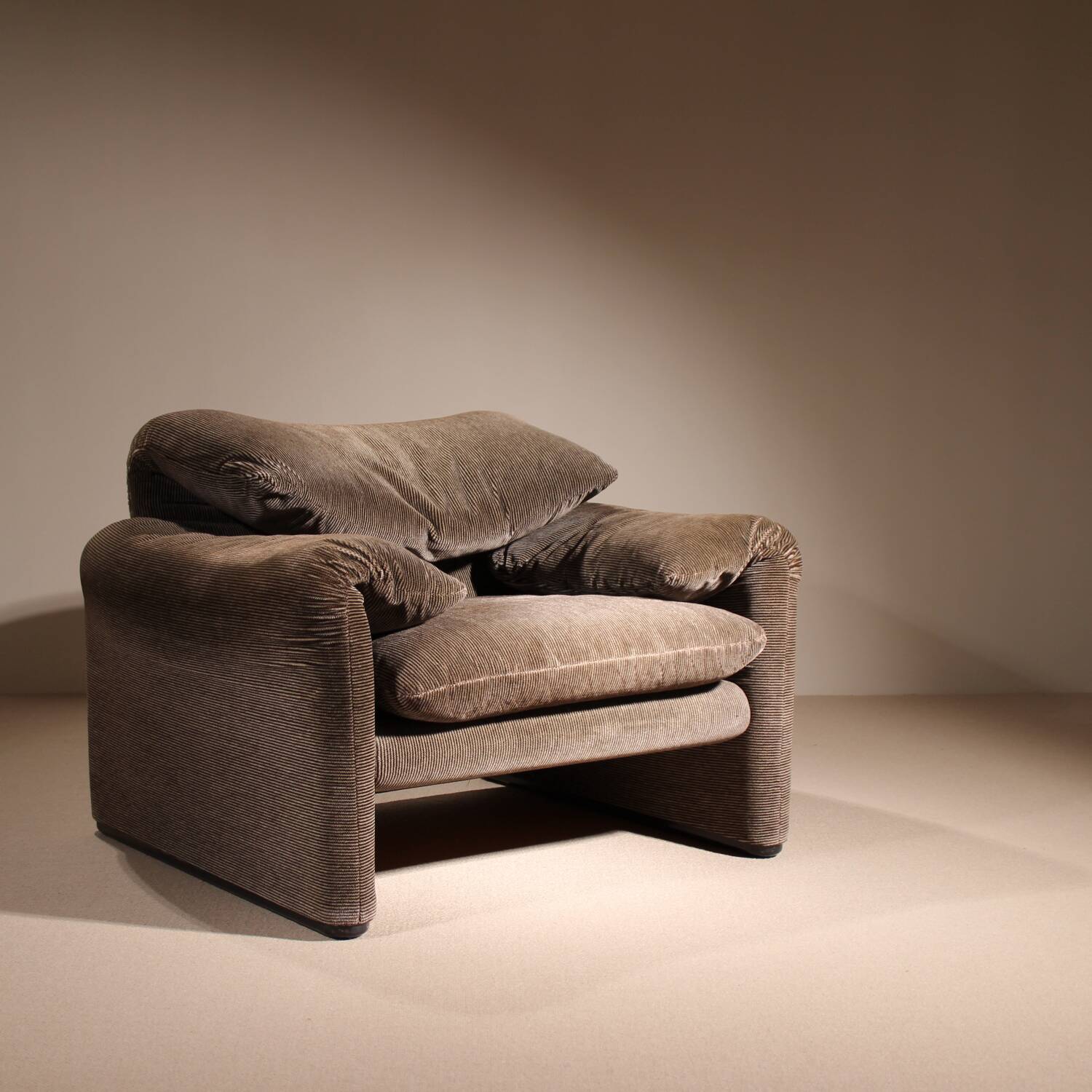Lounge Chair & Ottoman ‚Maralunga‘ by Vico Magistretti for Cassina