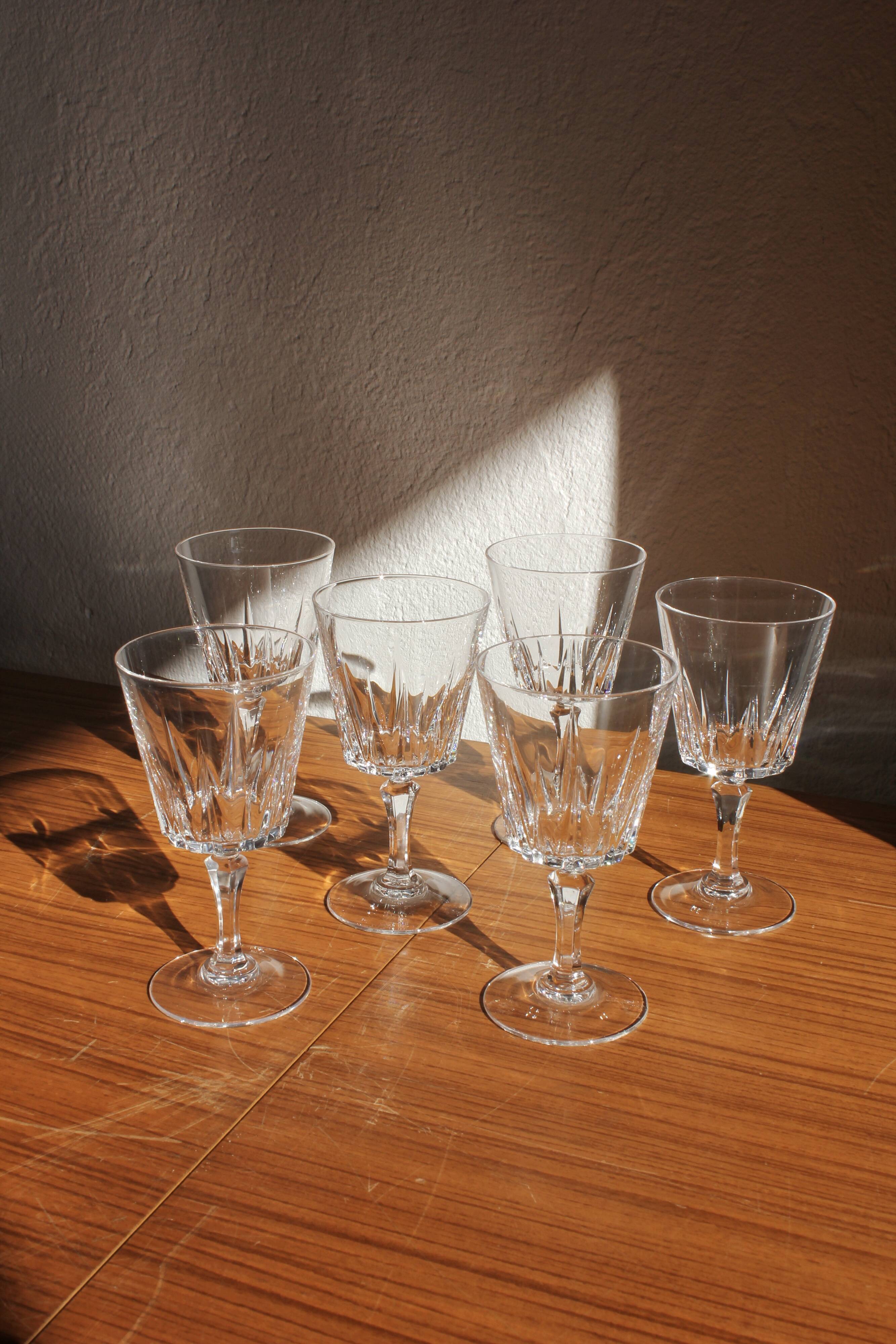 6 vintage wine glasses in Arques crystal model "Versailles"
