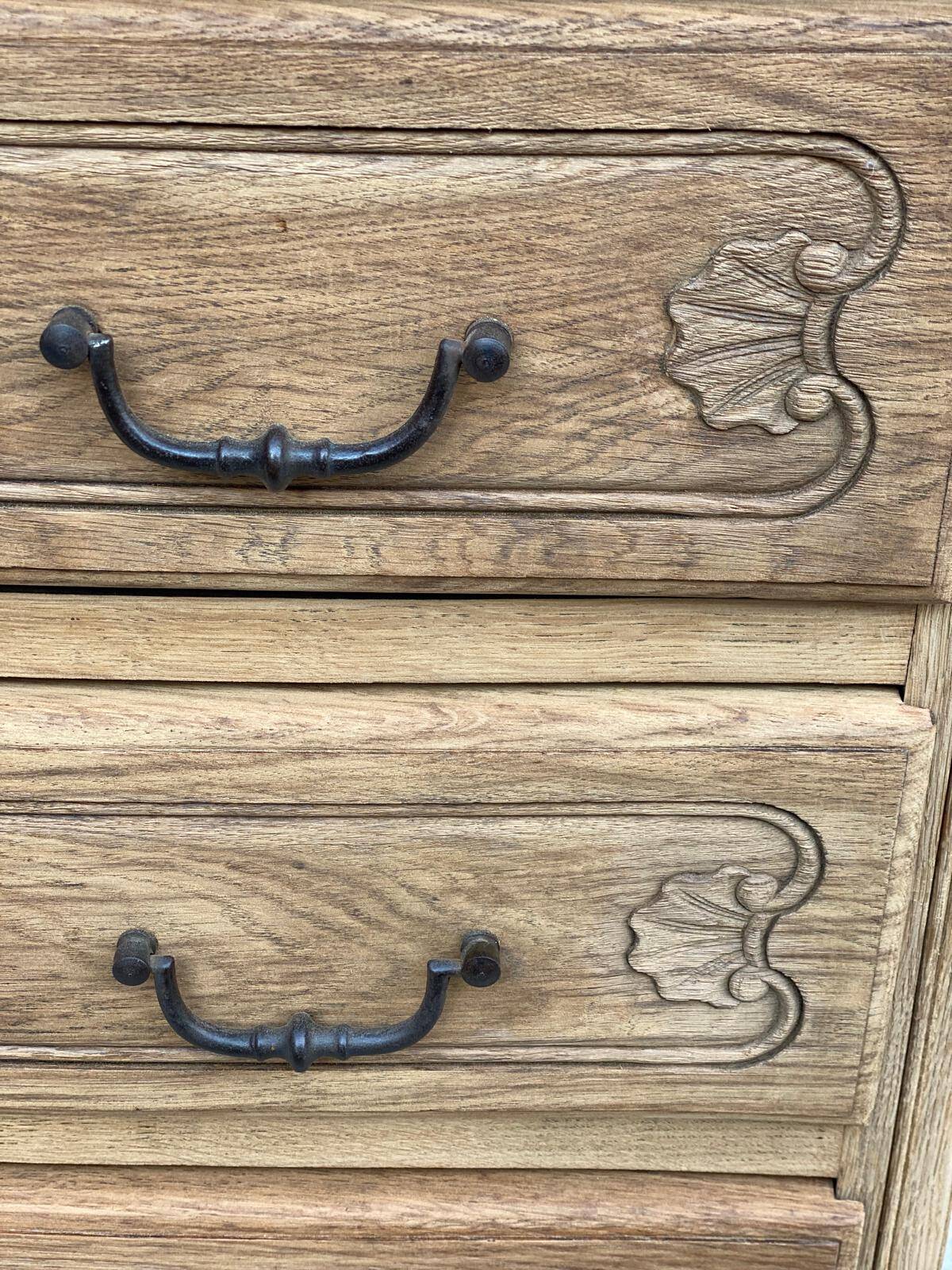 Commode vintage Louis XV rénovée en chêne brut