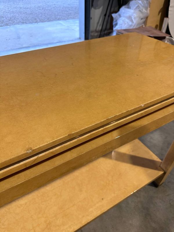 Console en parchemin et laiton