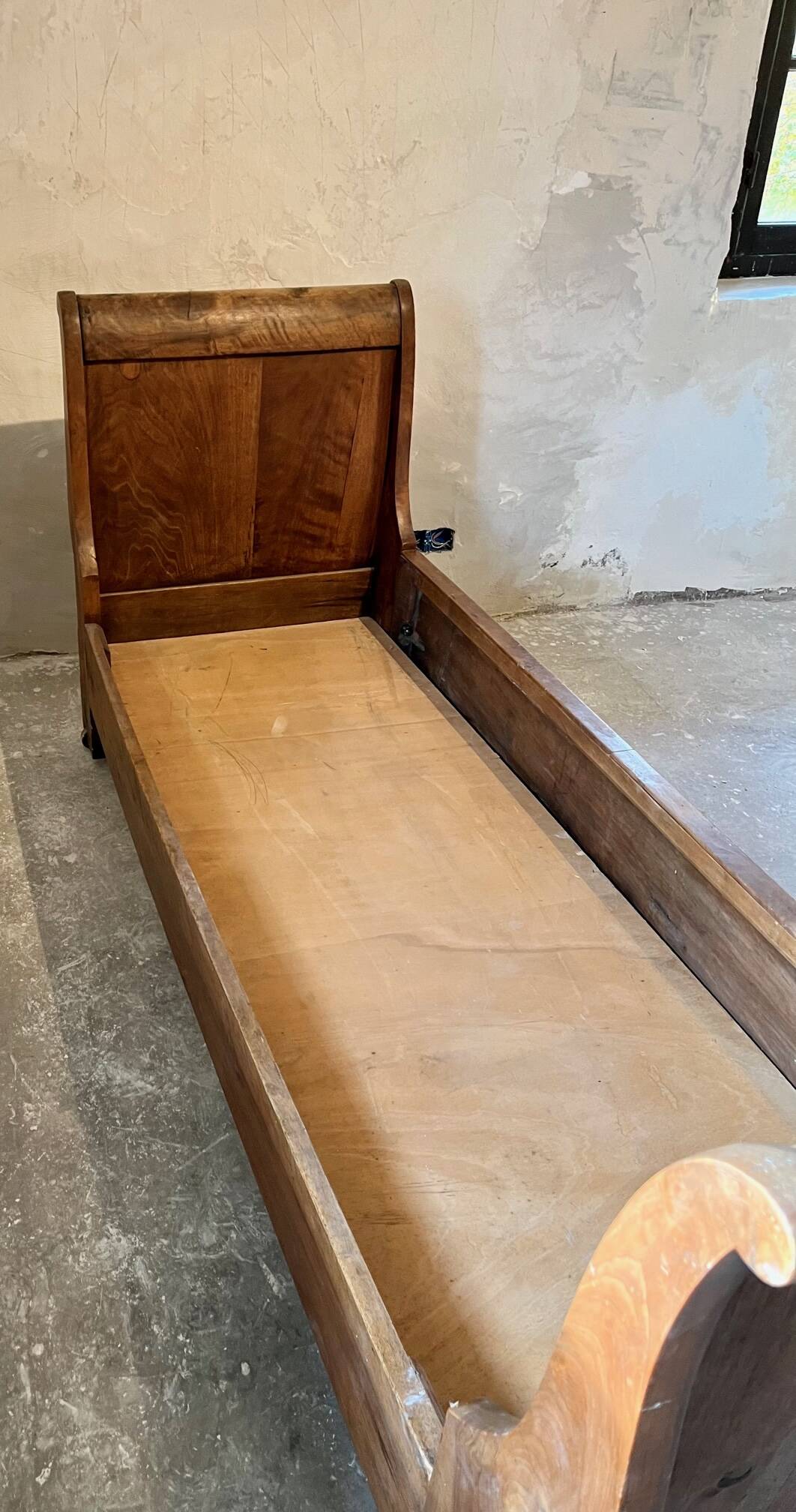 Wooden bench bed