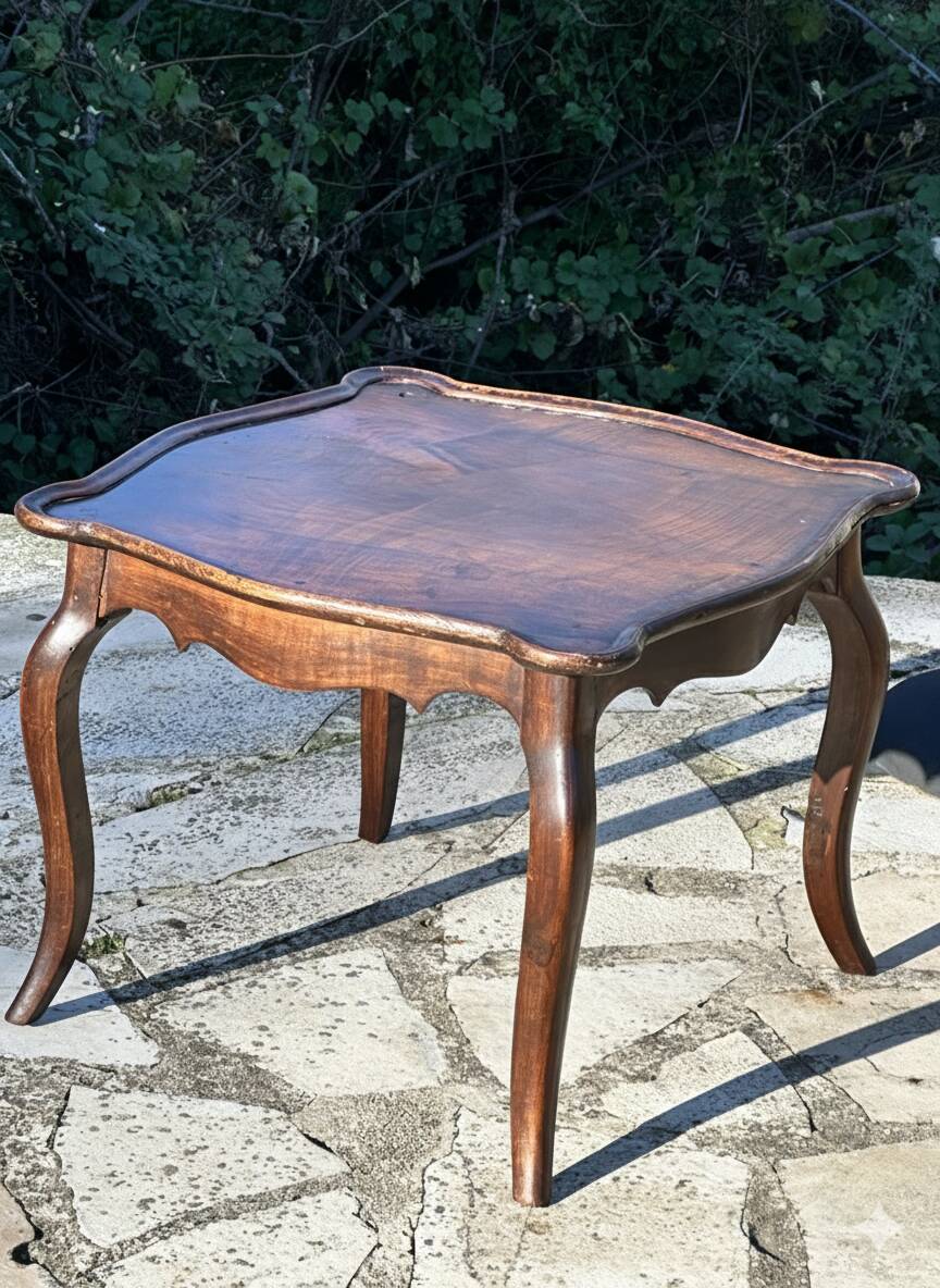 Walnut coffee table in Louis XV style, 19th century.