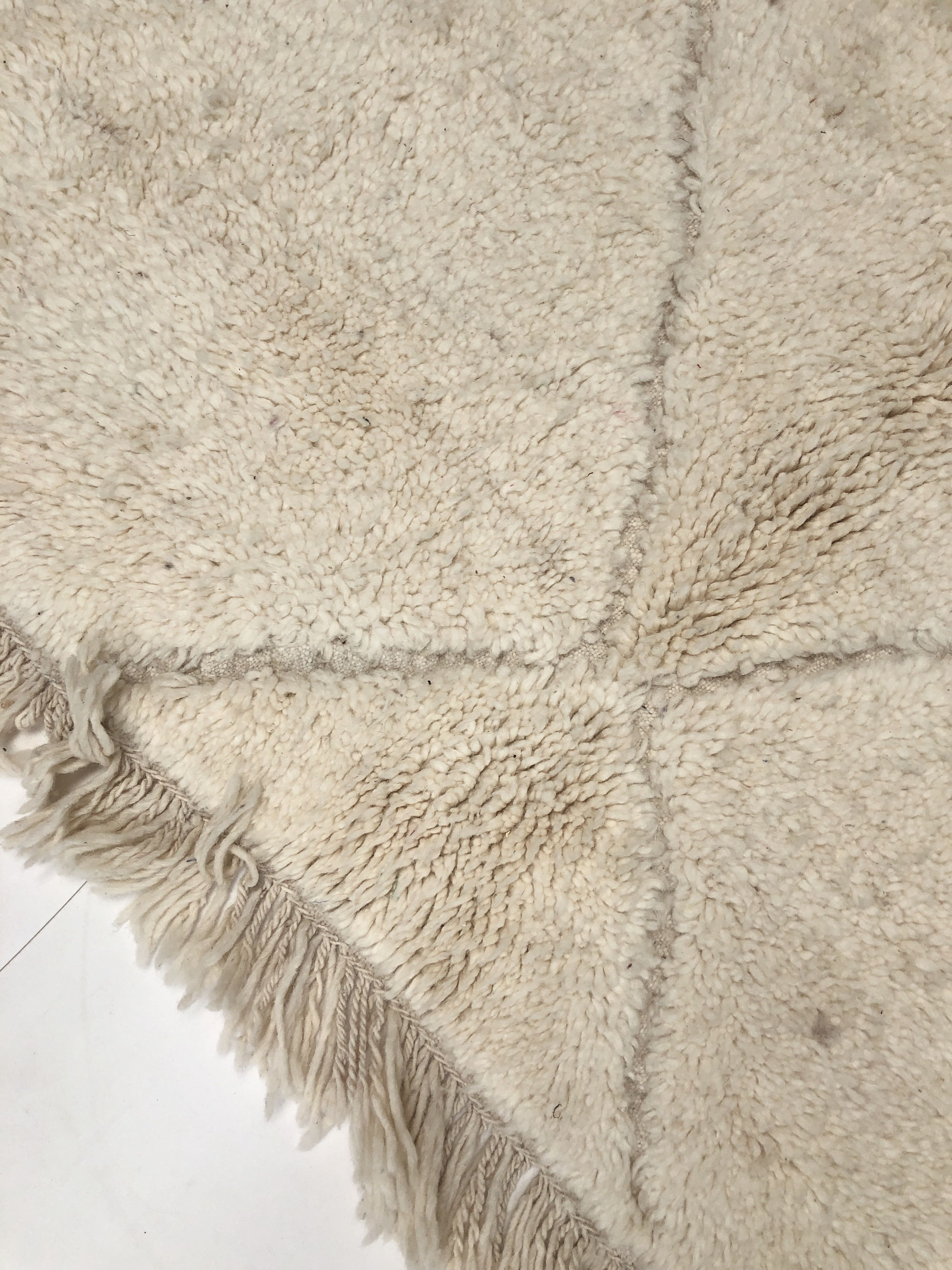 Berber carpet Beni Ouarain new ecru with engraved ecrus patterns 2,15x1.52m