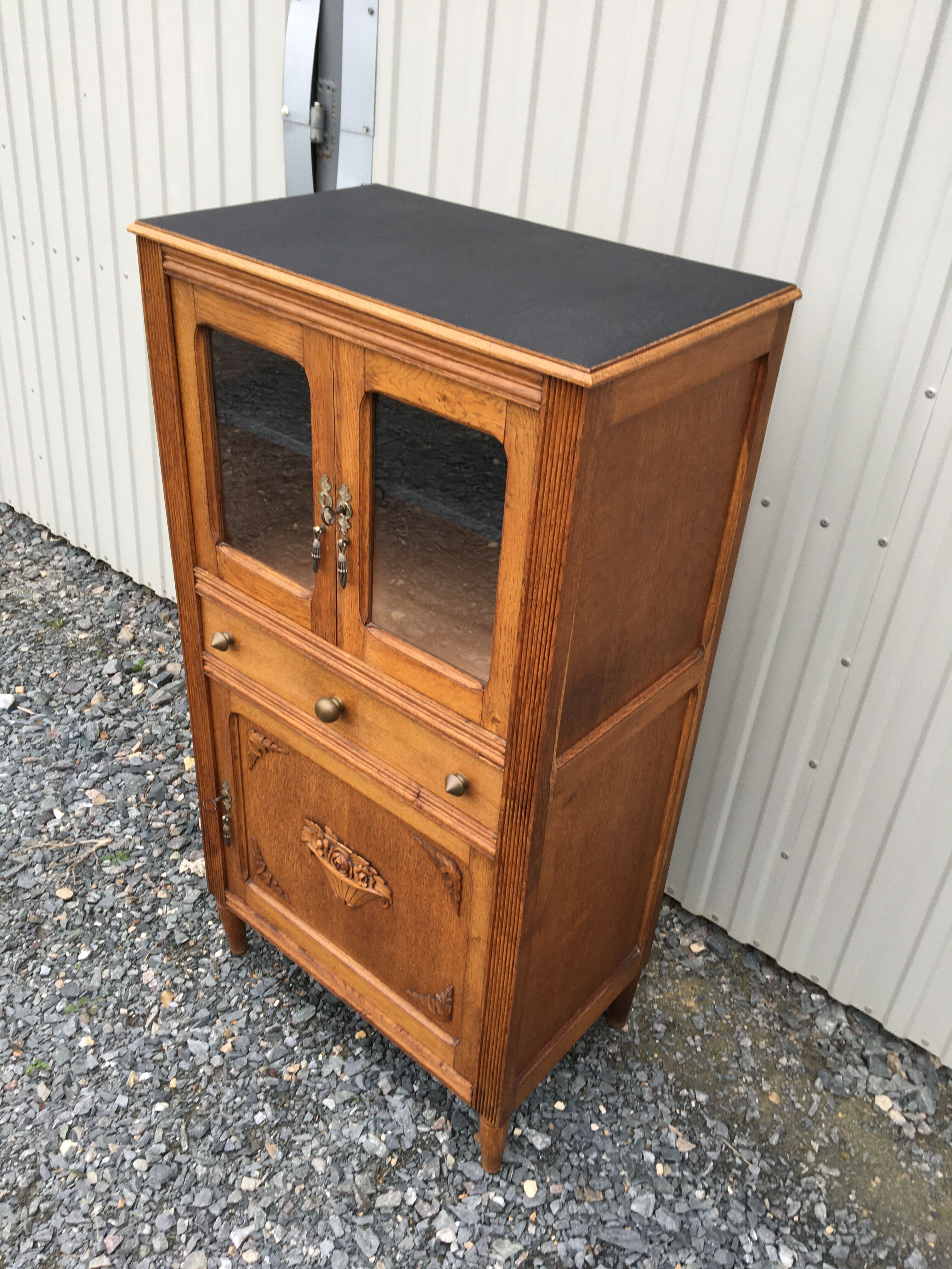 Showcase cabinet from 1920