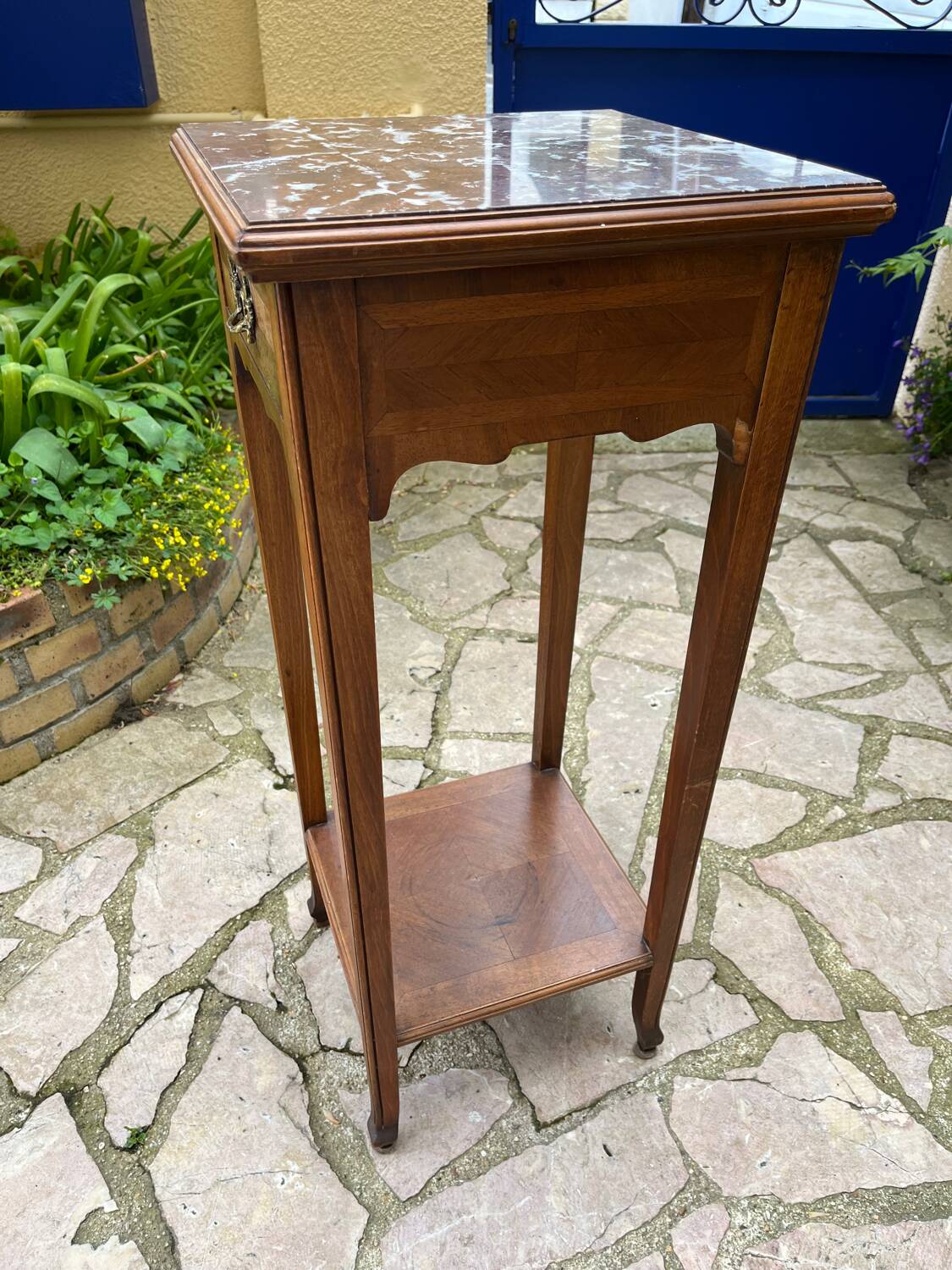 Chevet ancien, plateau en marbre