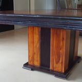 Table en bois exotique