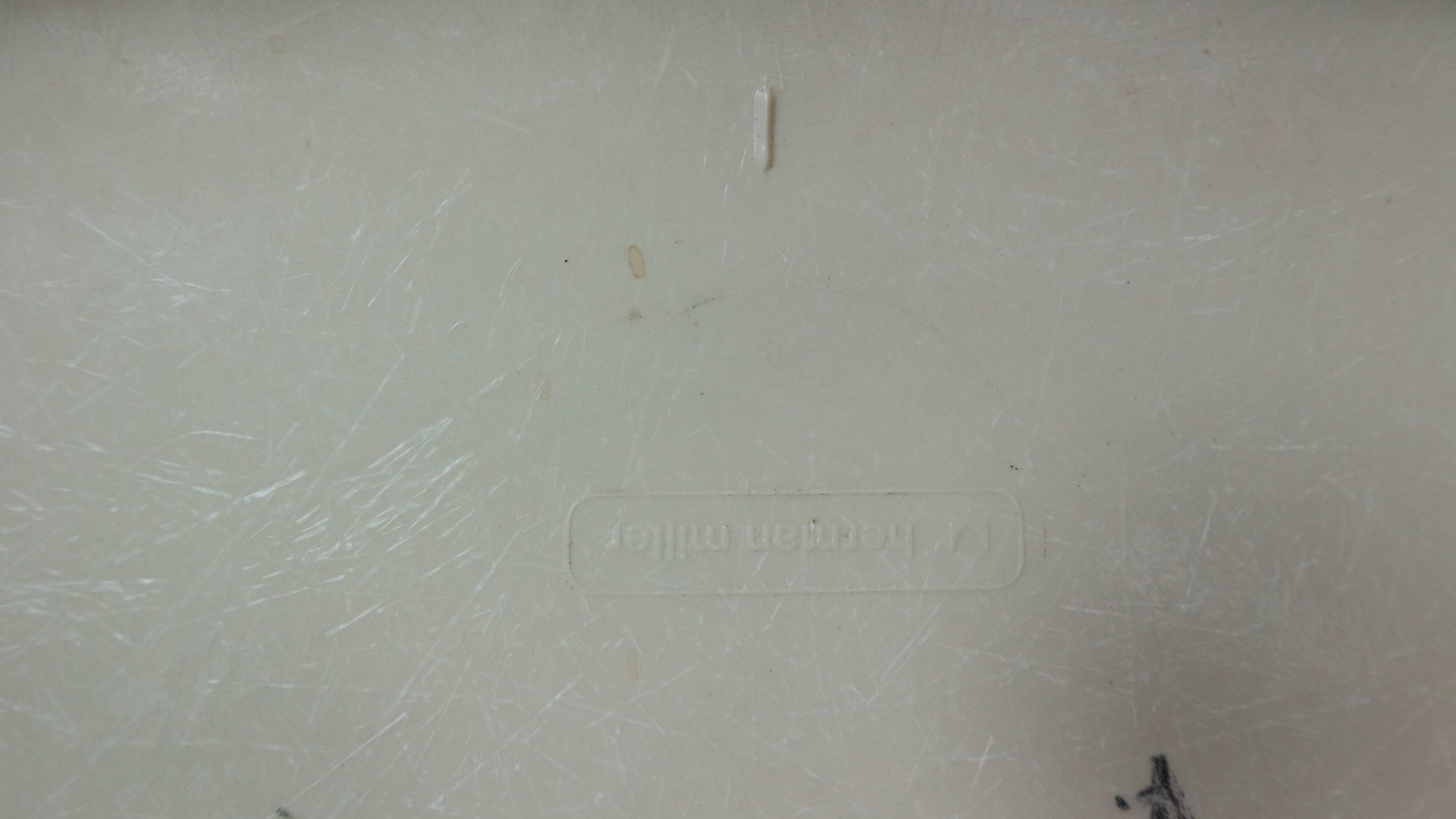 Charles & Ray Eames Set of 4 Off white "H-Base" Chairs for Herman Miller, 1960