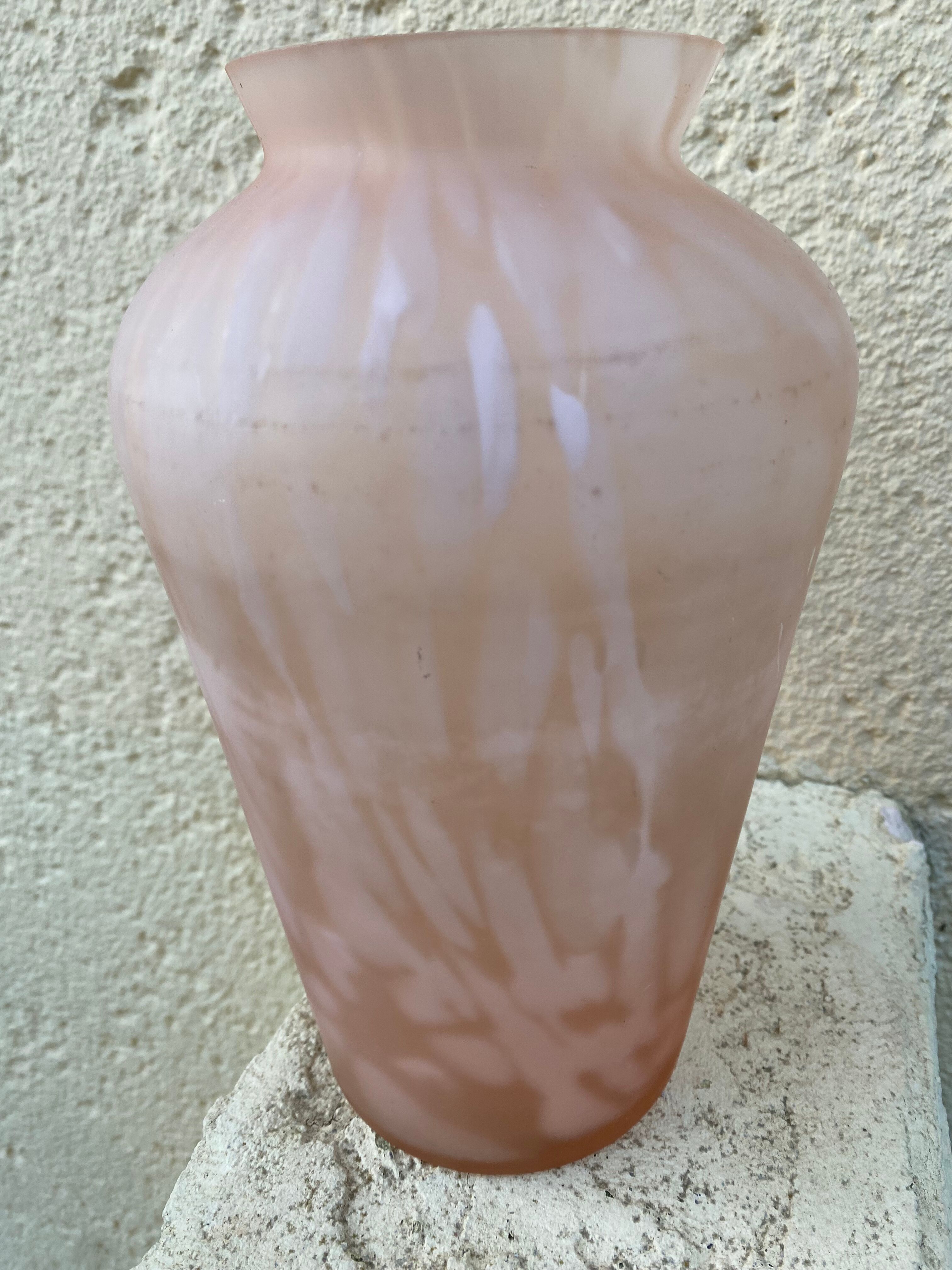 Vase opalescent rose vintage