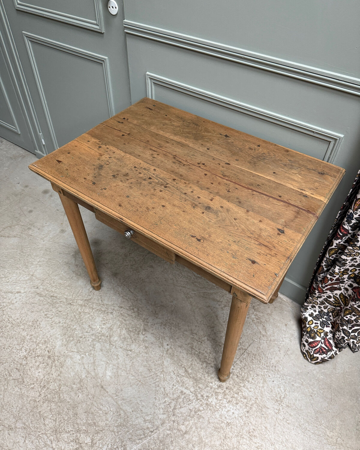 Table made of solid chestnut (renovated) or